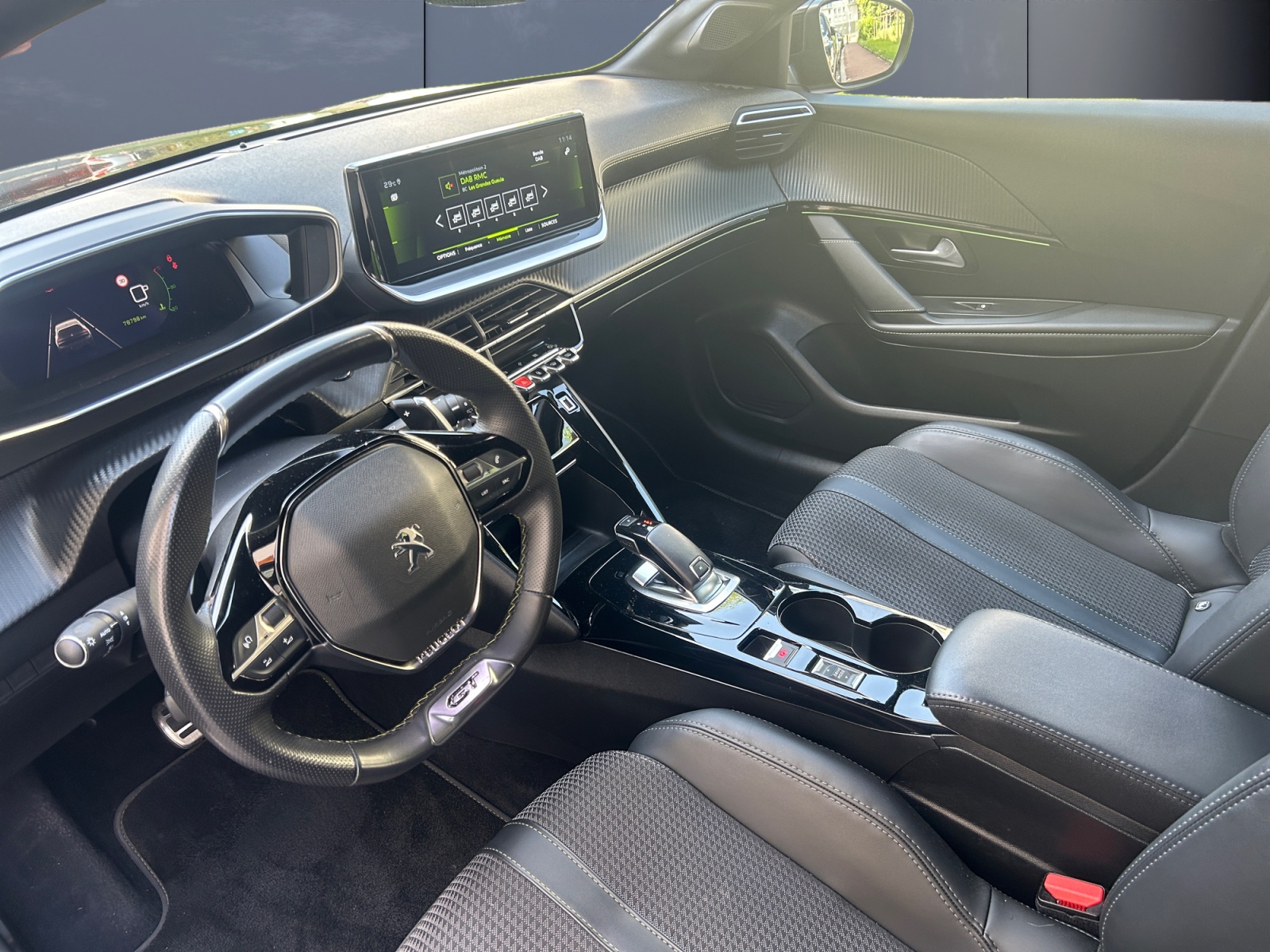Peugeot 208 8