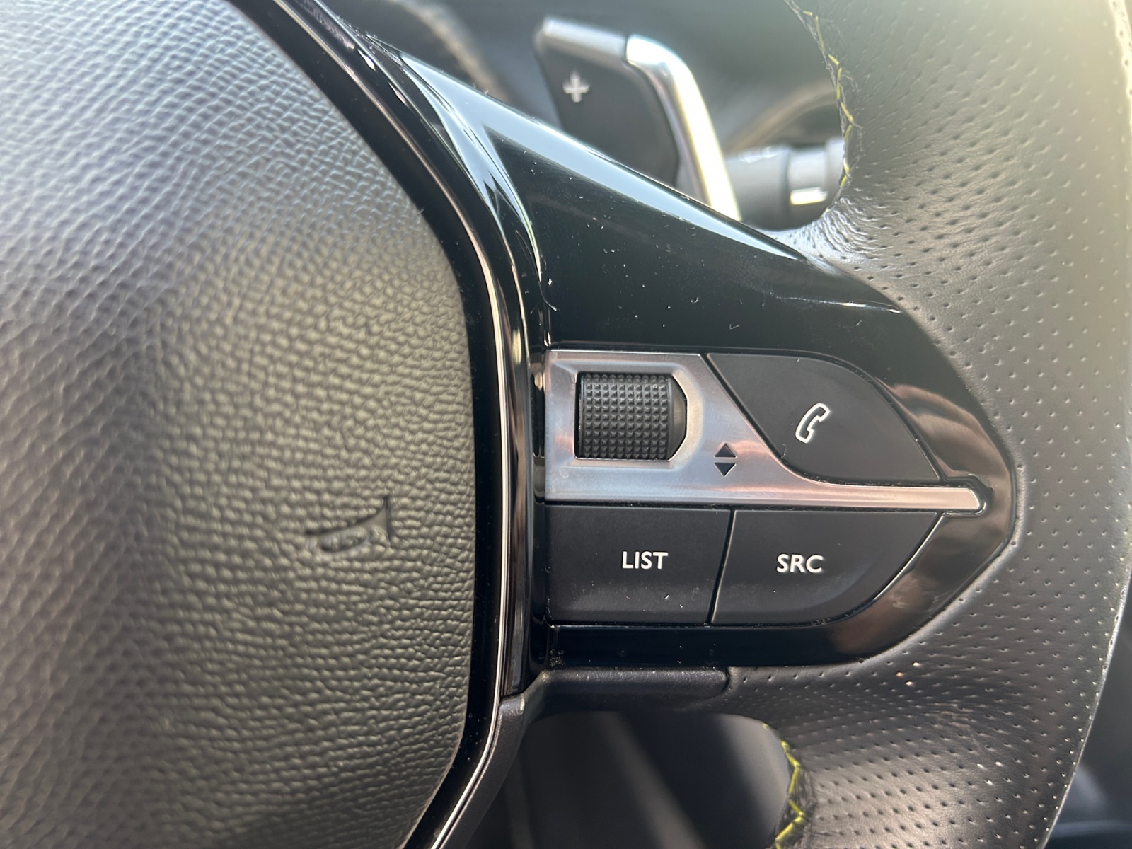 Peugeot 208 21