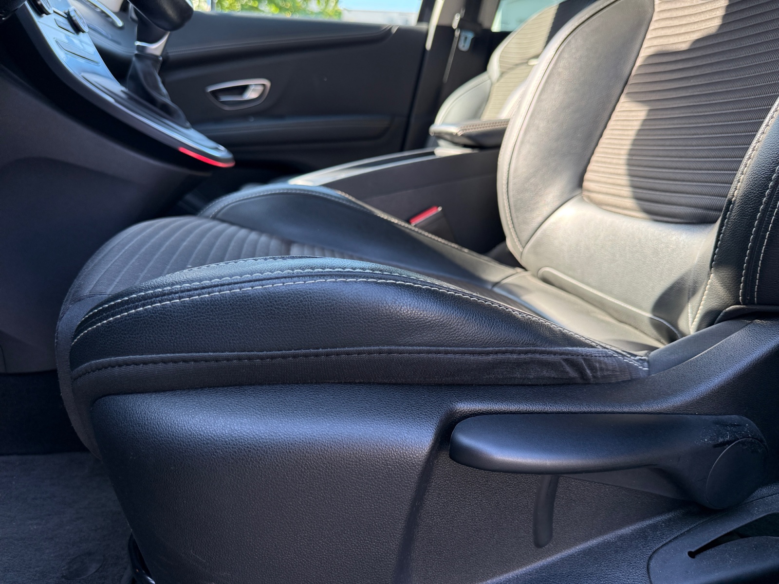 Renault Grand Scenic 25