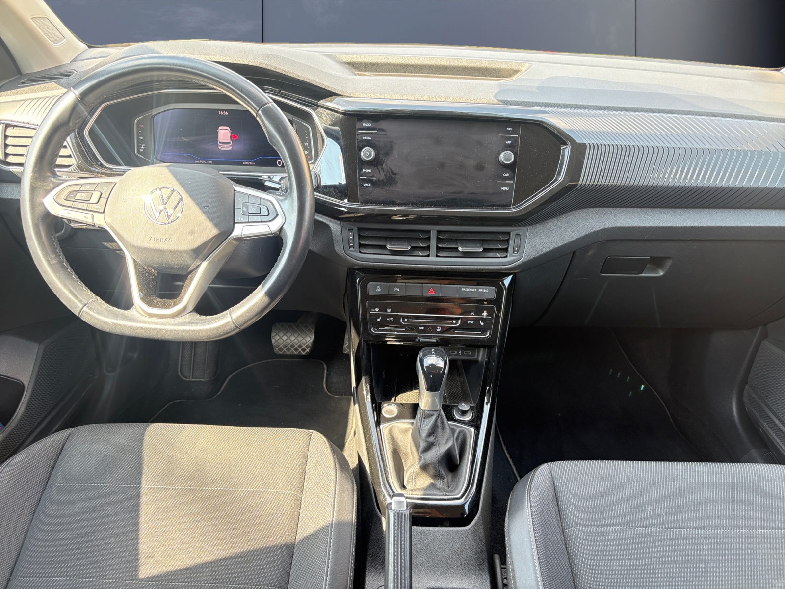 Volkswagen T-Cross 13