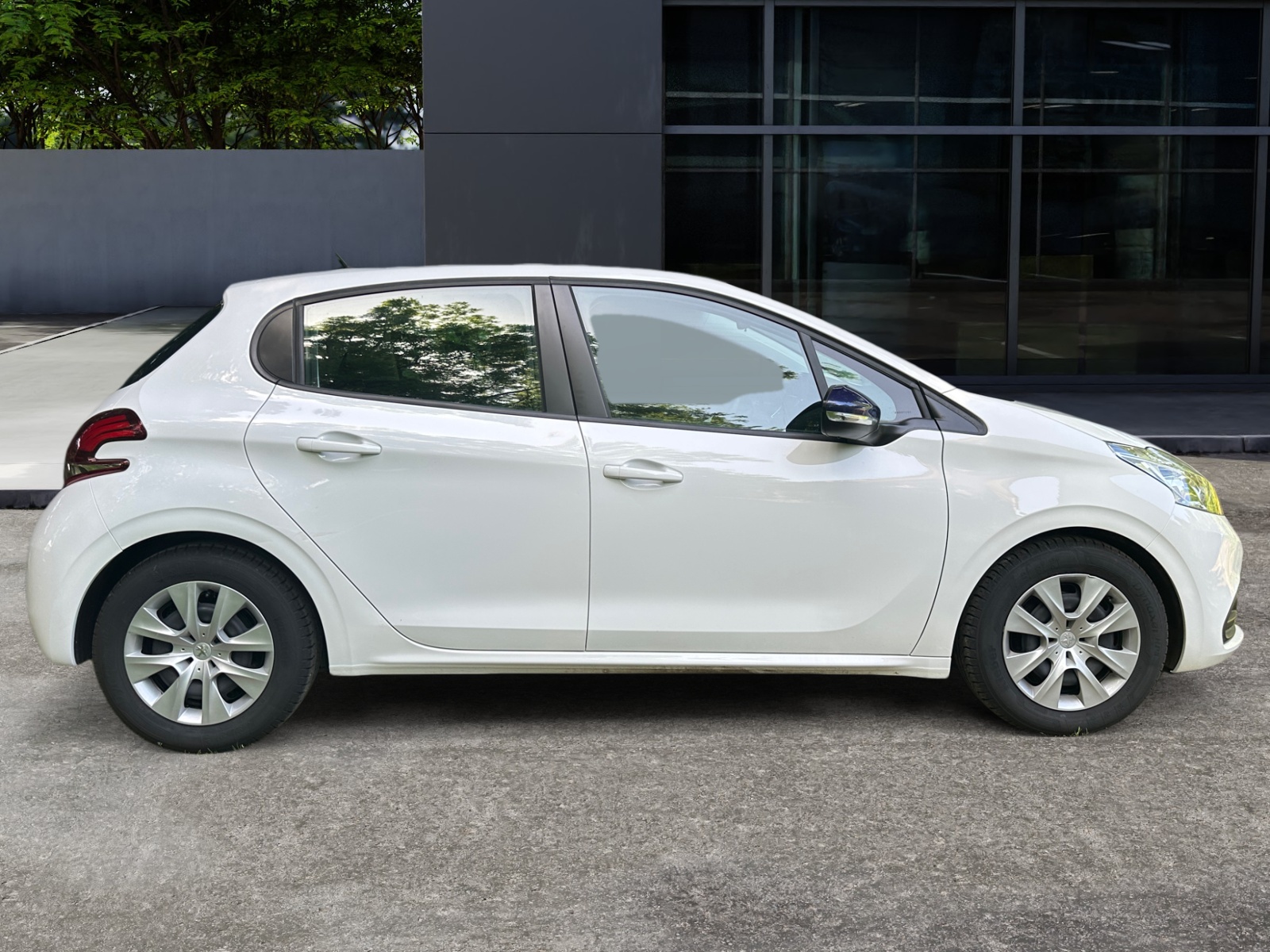 Peugeot 208 5