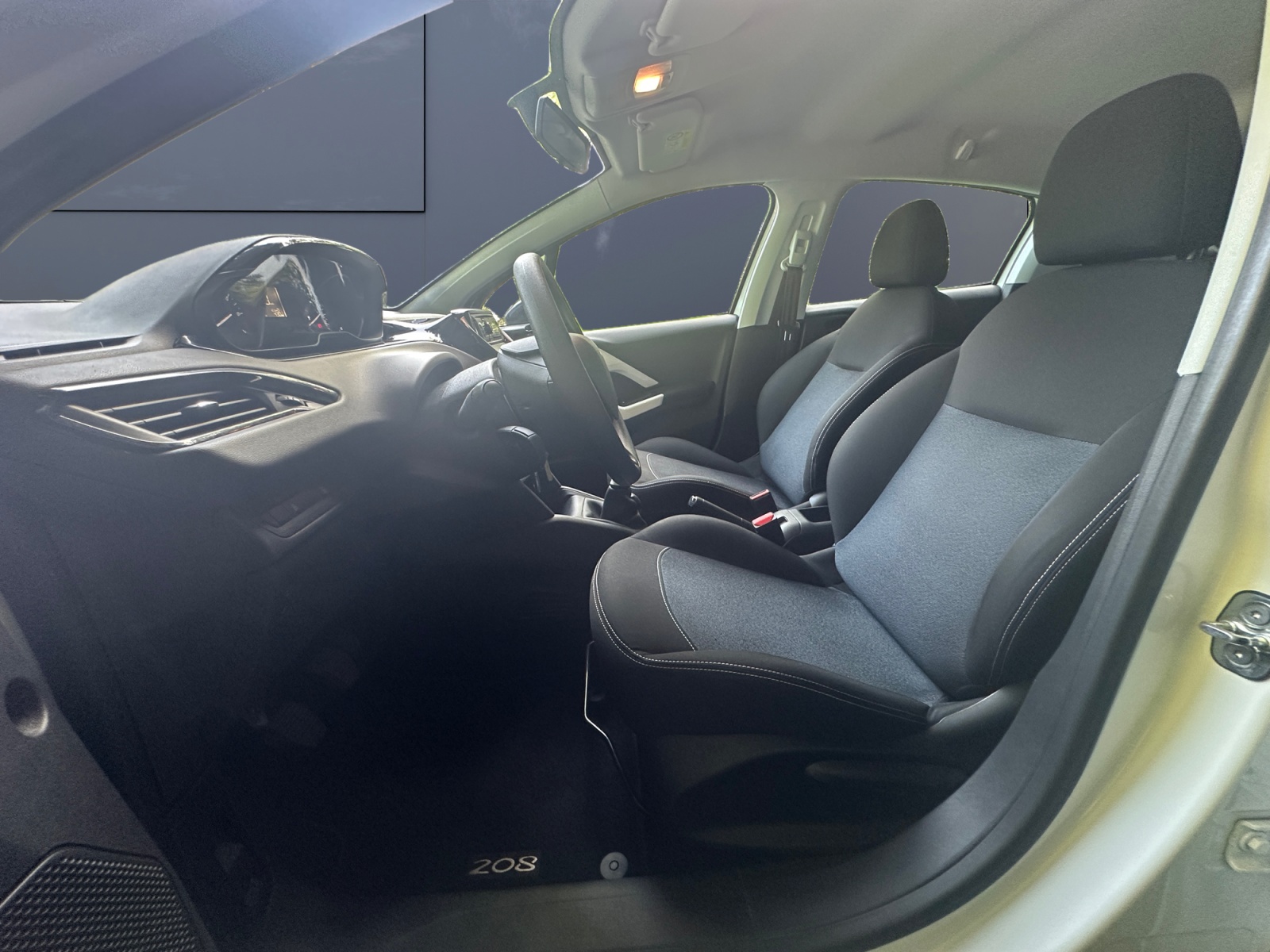 Peugeot 208 9