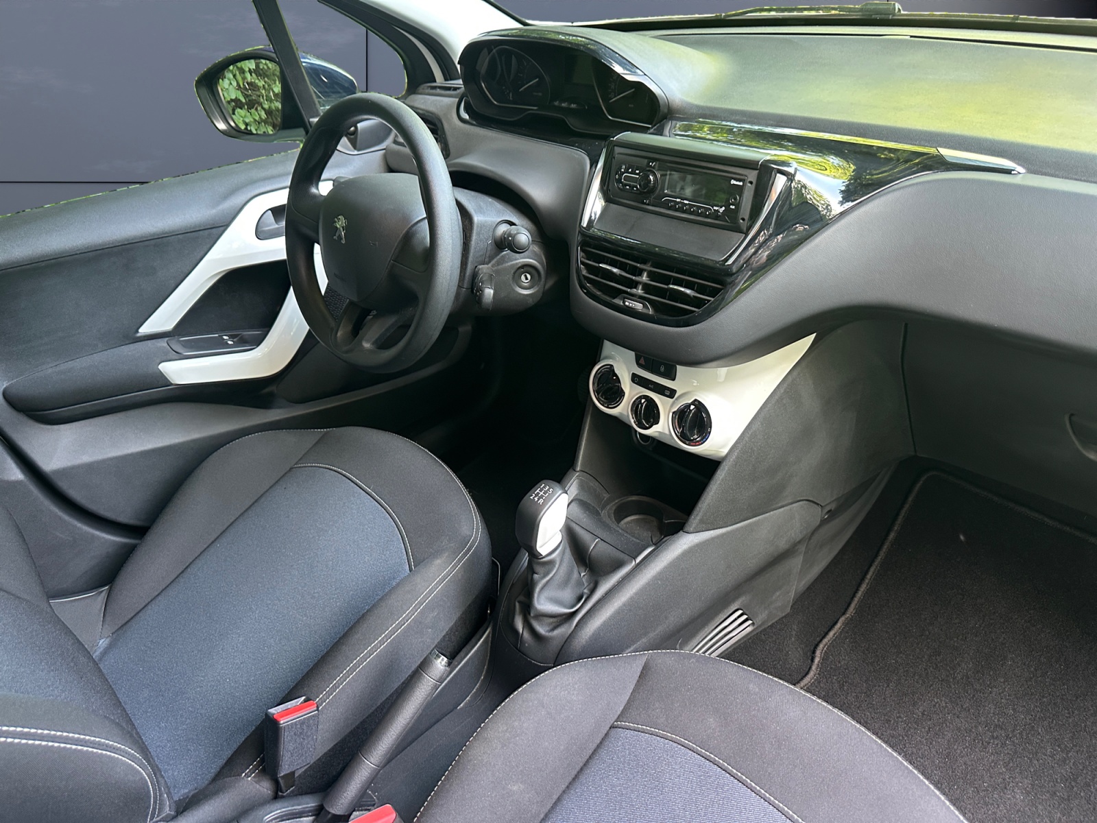 Peugeot 208 12
