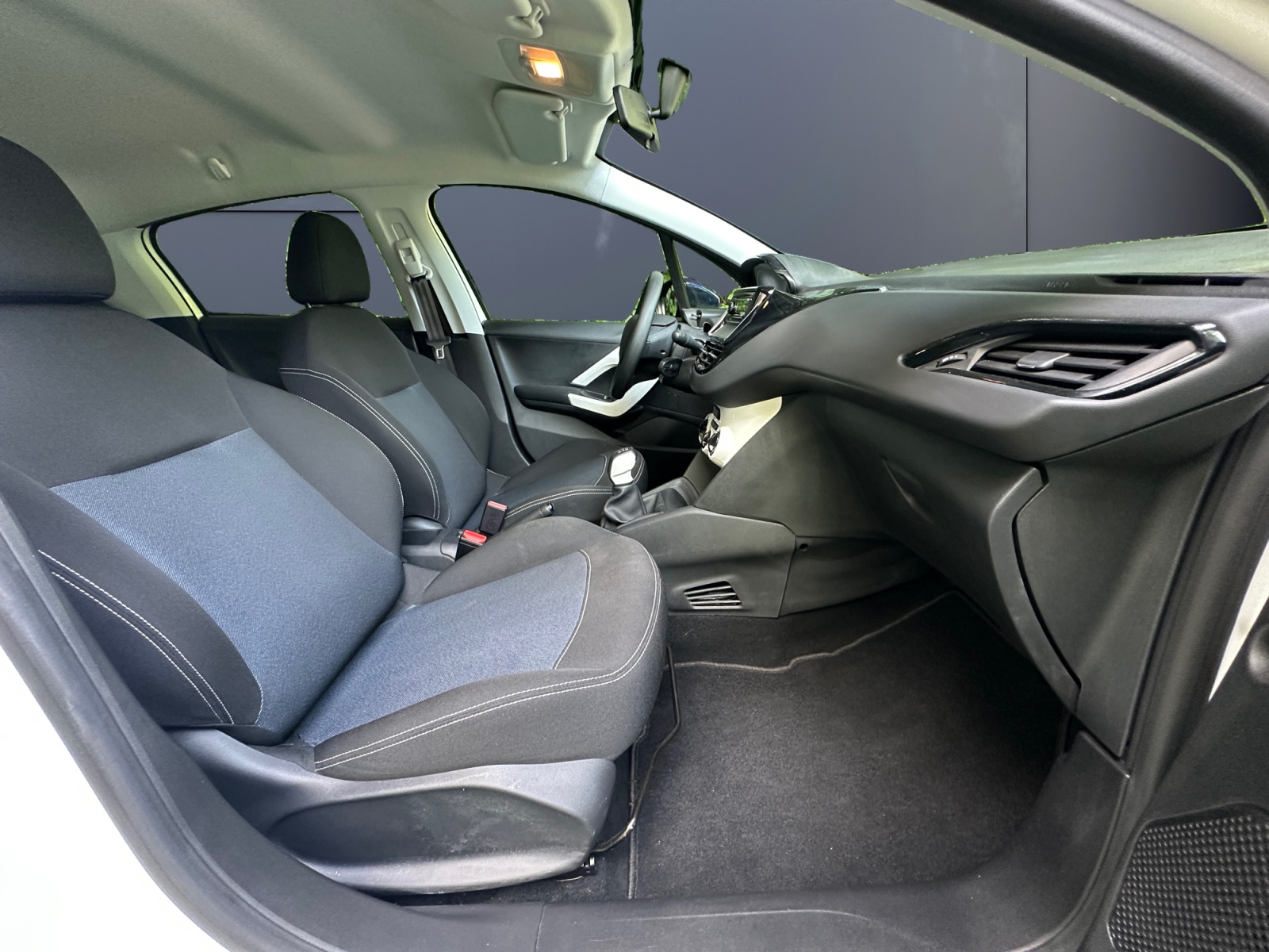 Peugeot 208 13