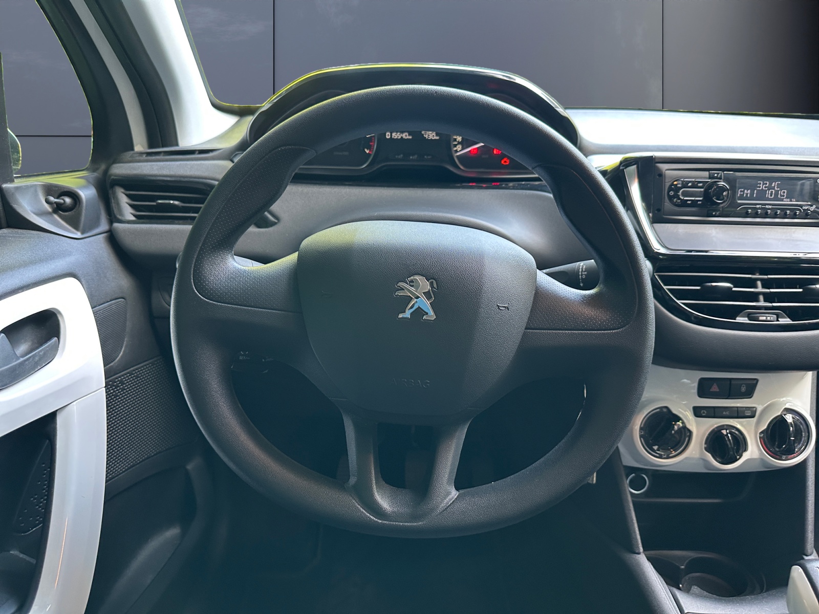 Peugeot 208 15