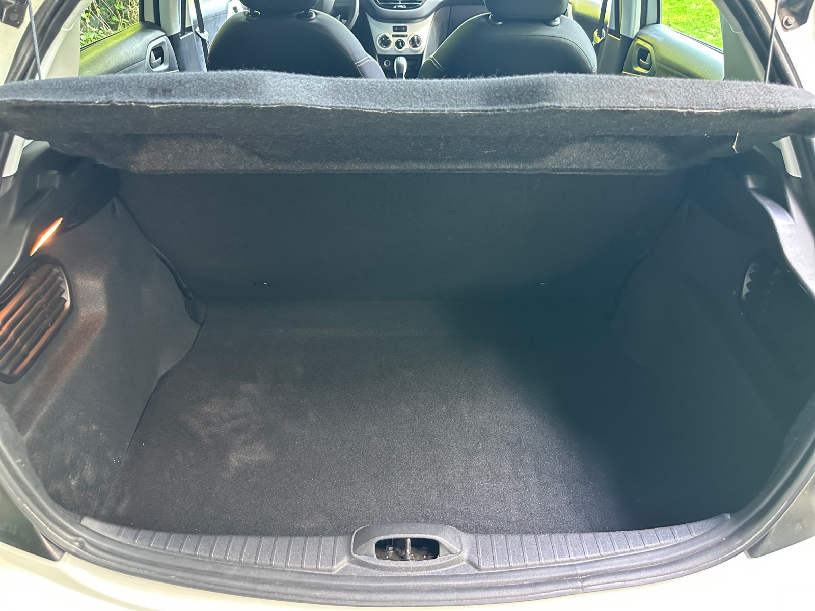 Peugeot 208 24