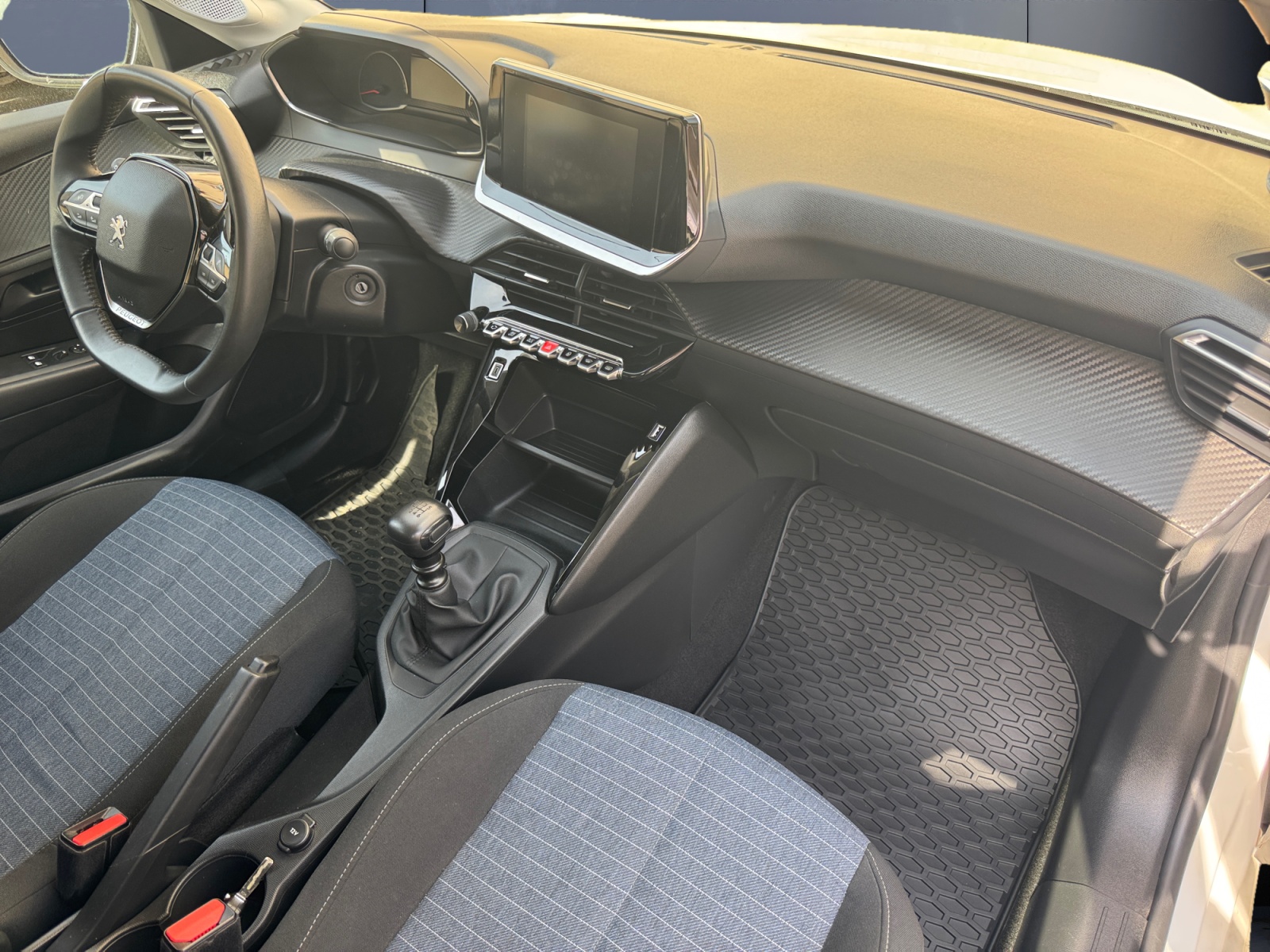 Peugeot 208 12