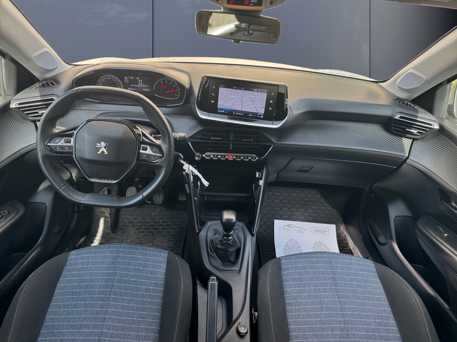 Peugeot 208 14
