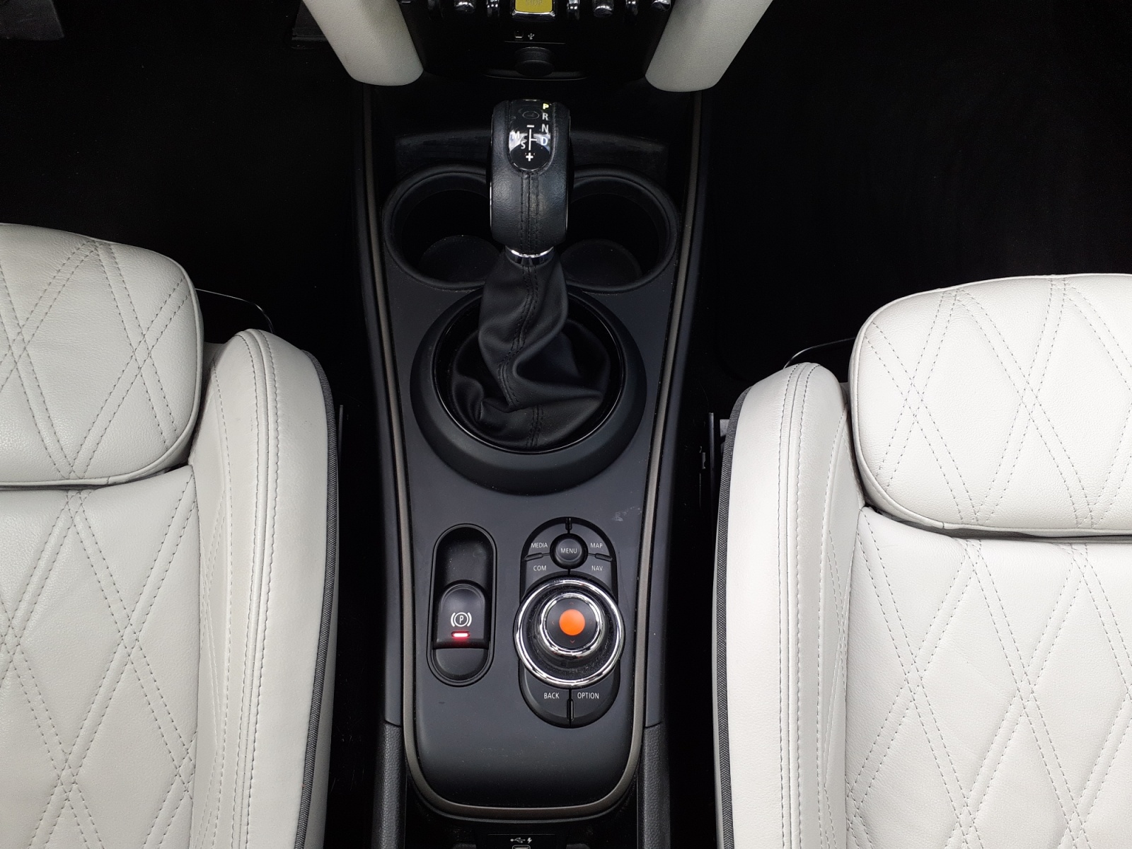 Mini Countryman 18
