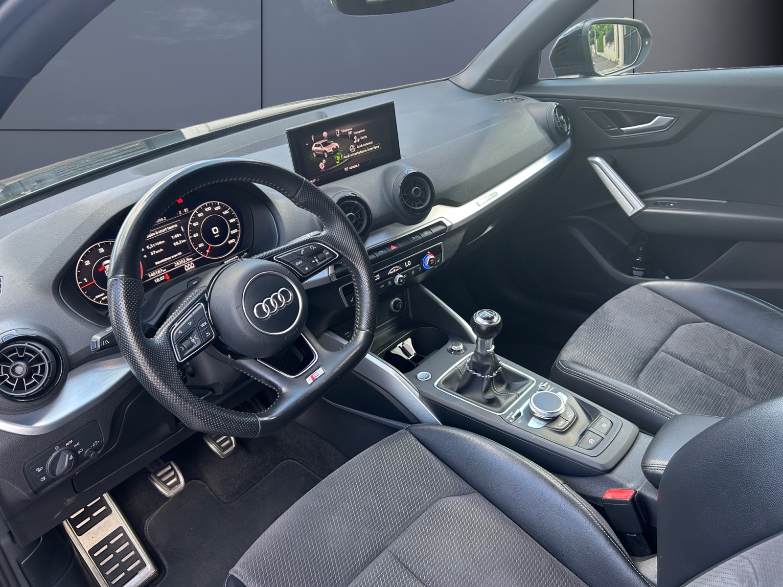 Audi Q2 8