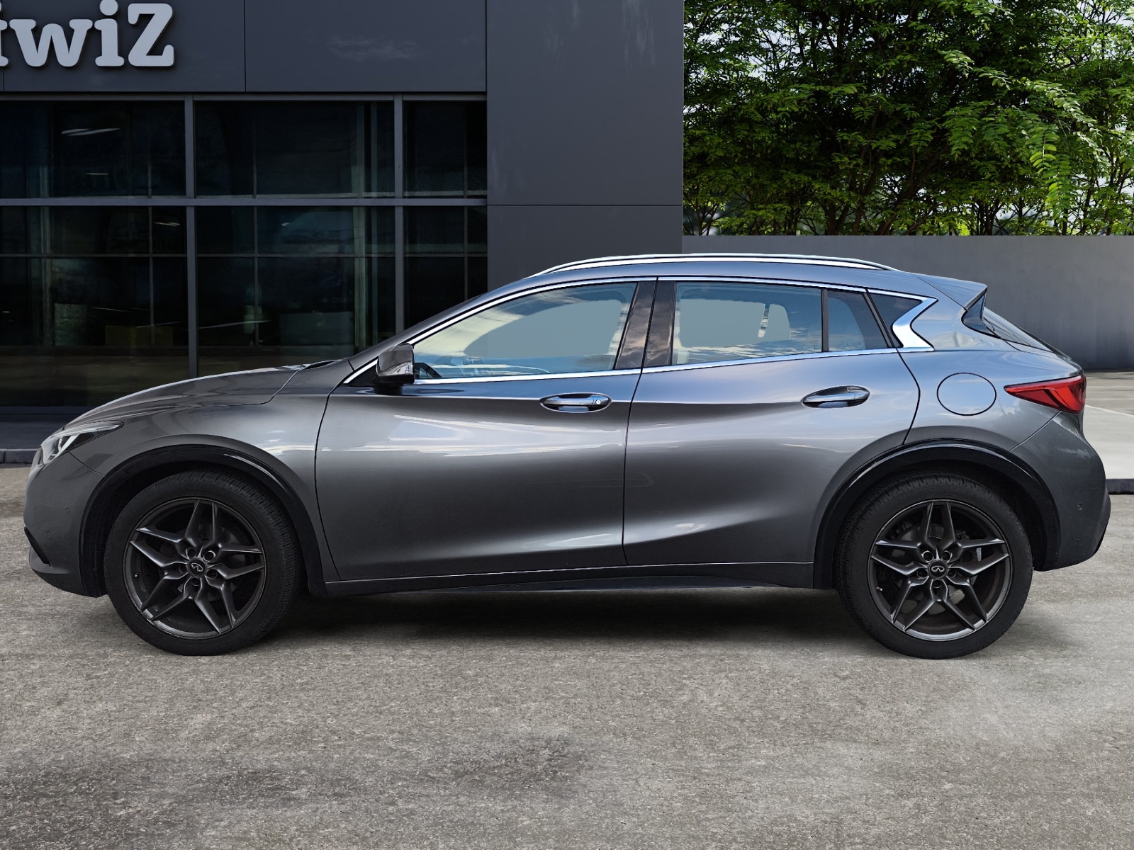 Infiniti Q30 1