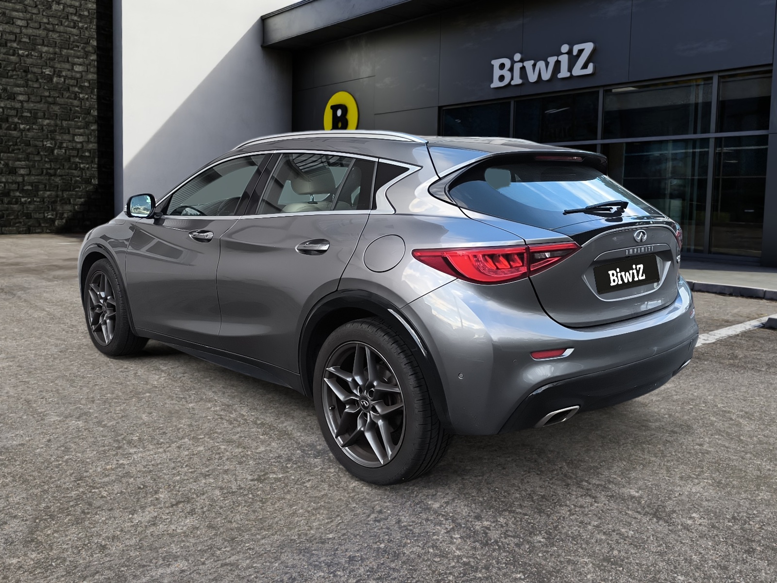 Infiniti Q30 2