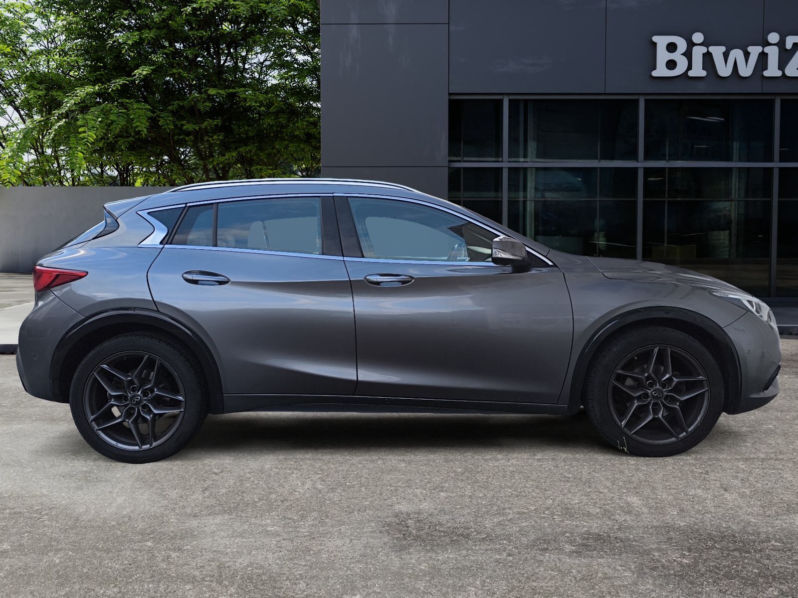 Infiniti Q30 5
