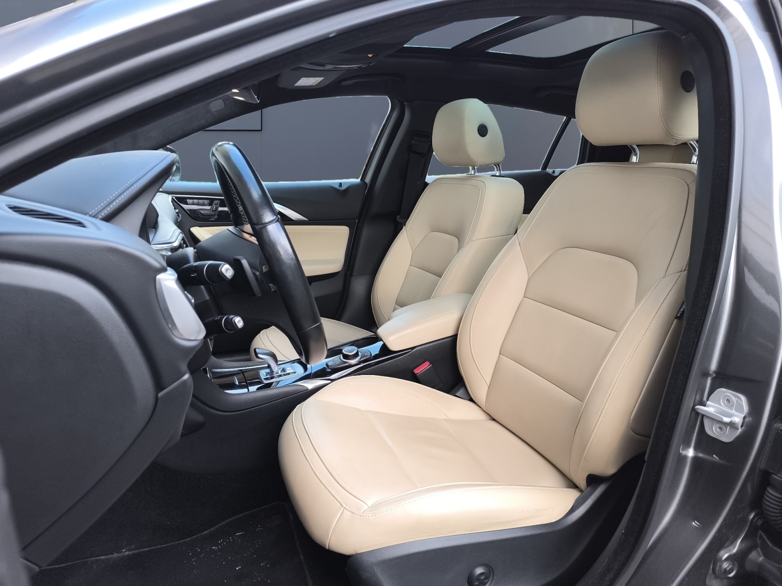 Infiniti Q30 9