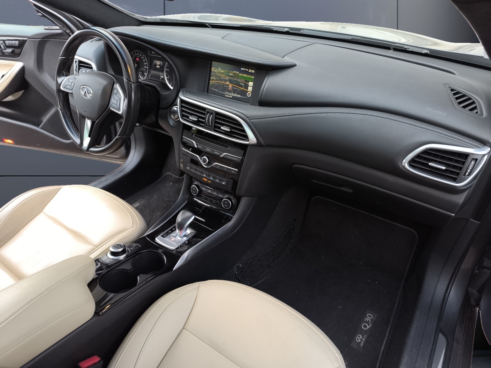 Infiniti Q30 12