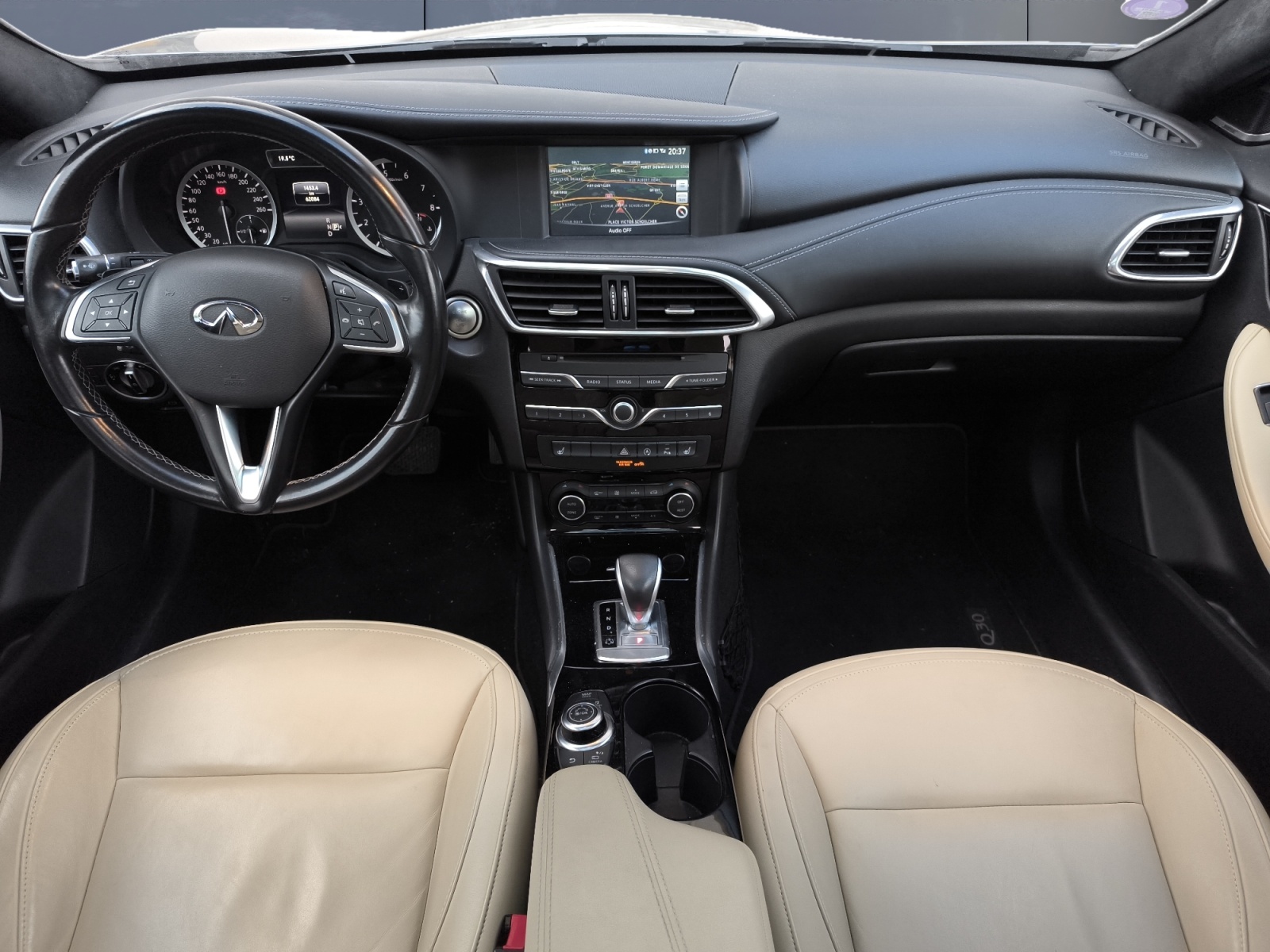 Infiniti Q30 14