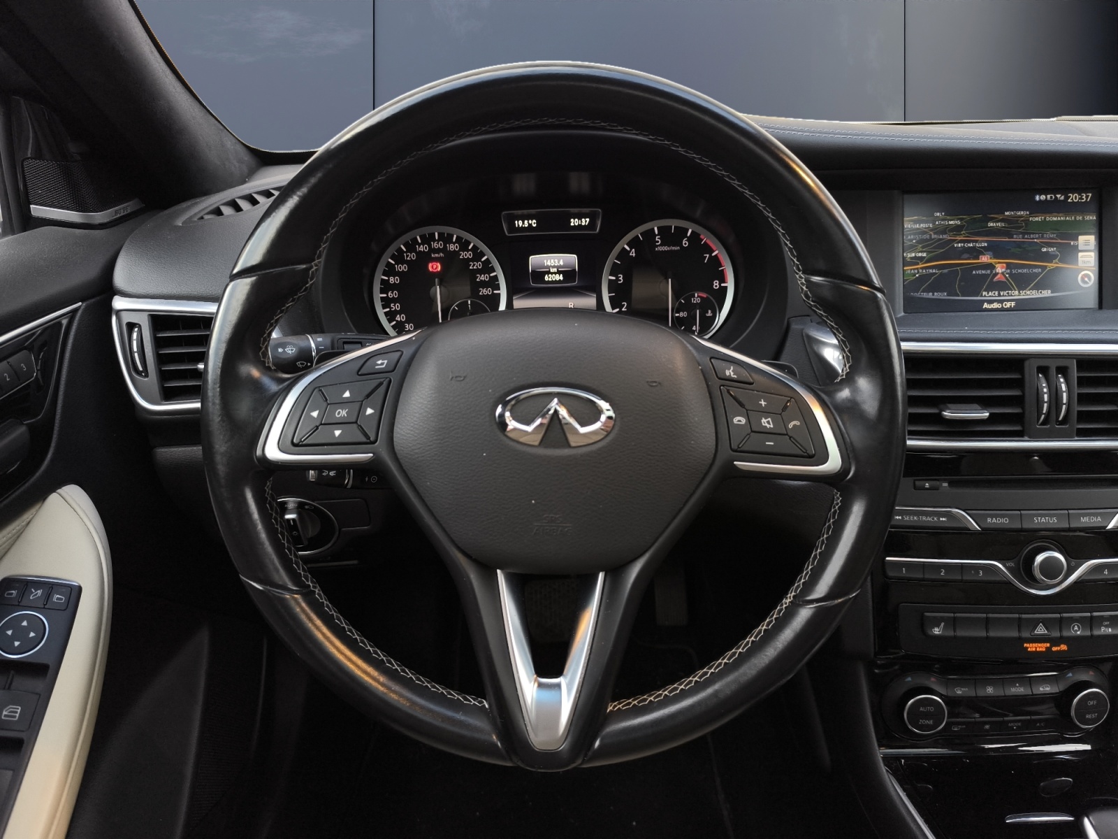Infiniti Q30 15
