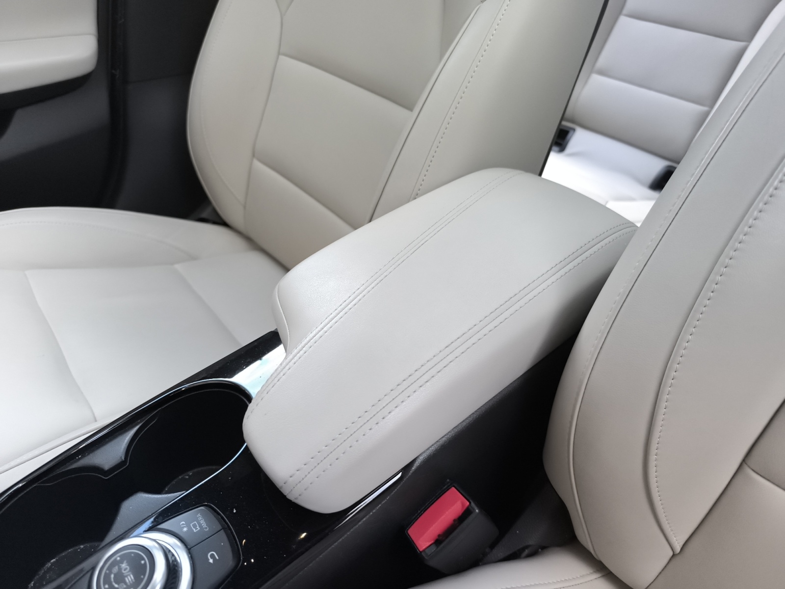 Infiniti Q30 27