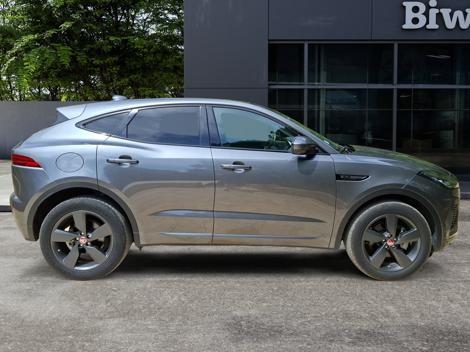 Jaguar E-Pace 5