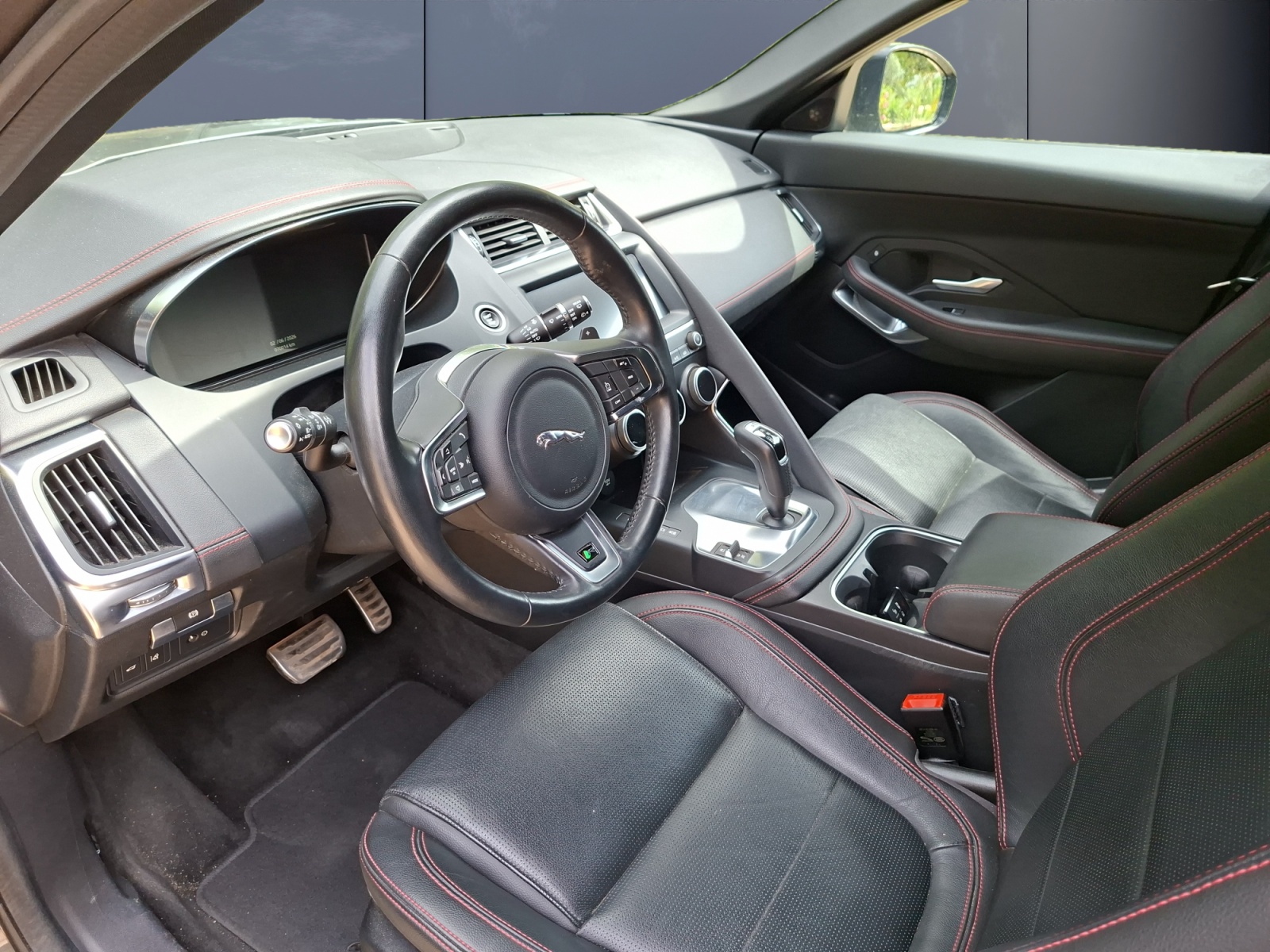 Jaguar E-Pace 8