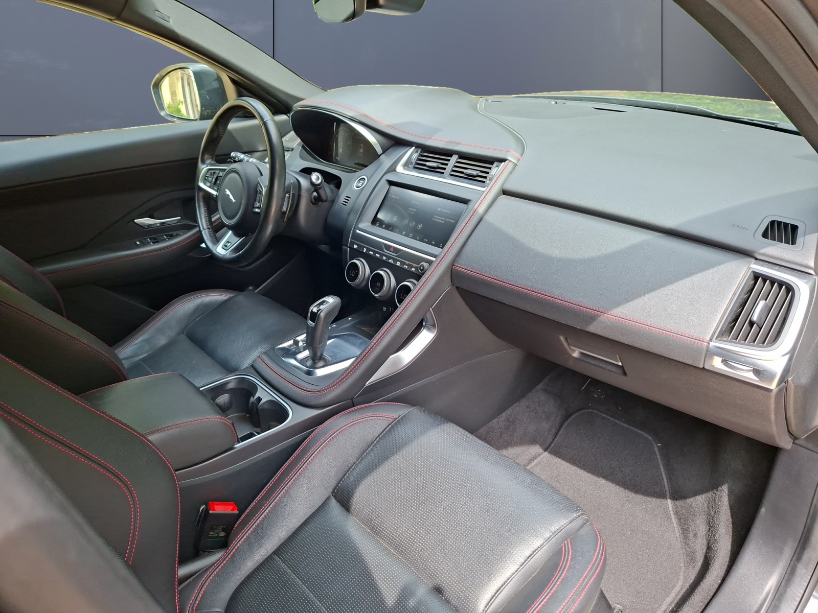 Jaguar E-Pace 12