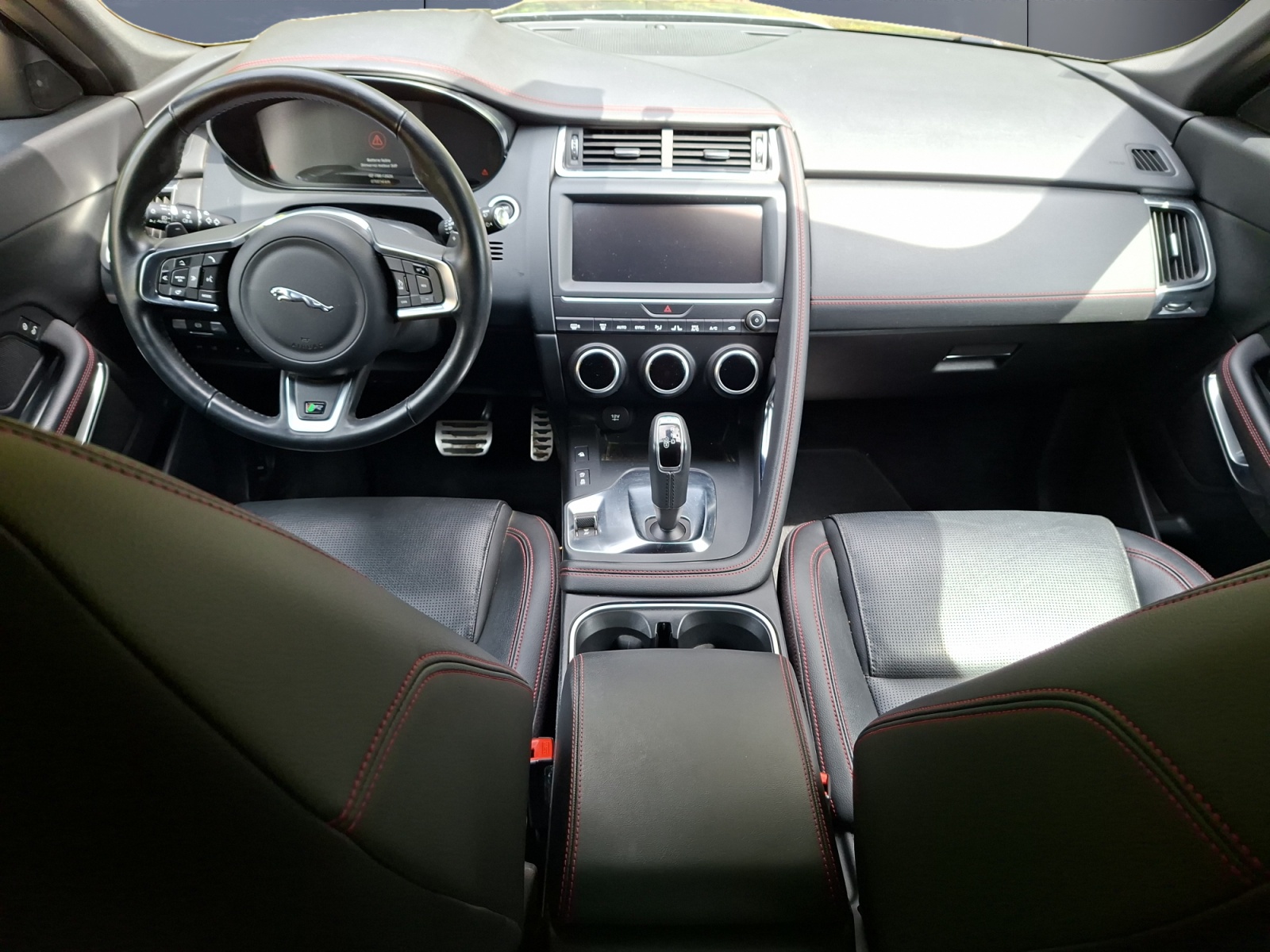 Jaguar E-Pace 14