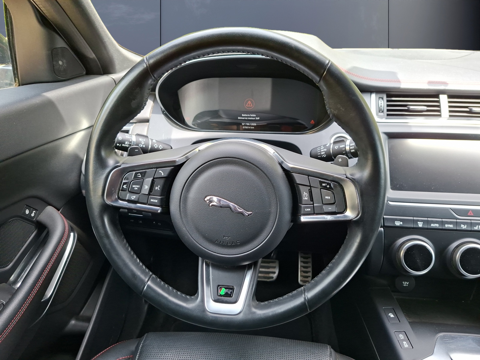 Jaguar E-Pace 15