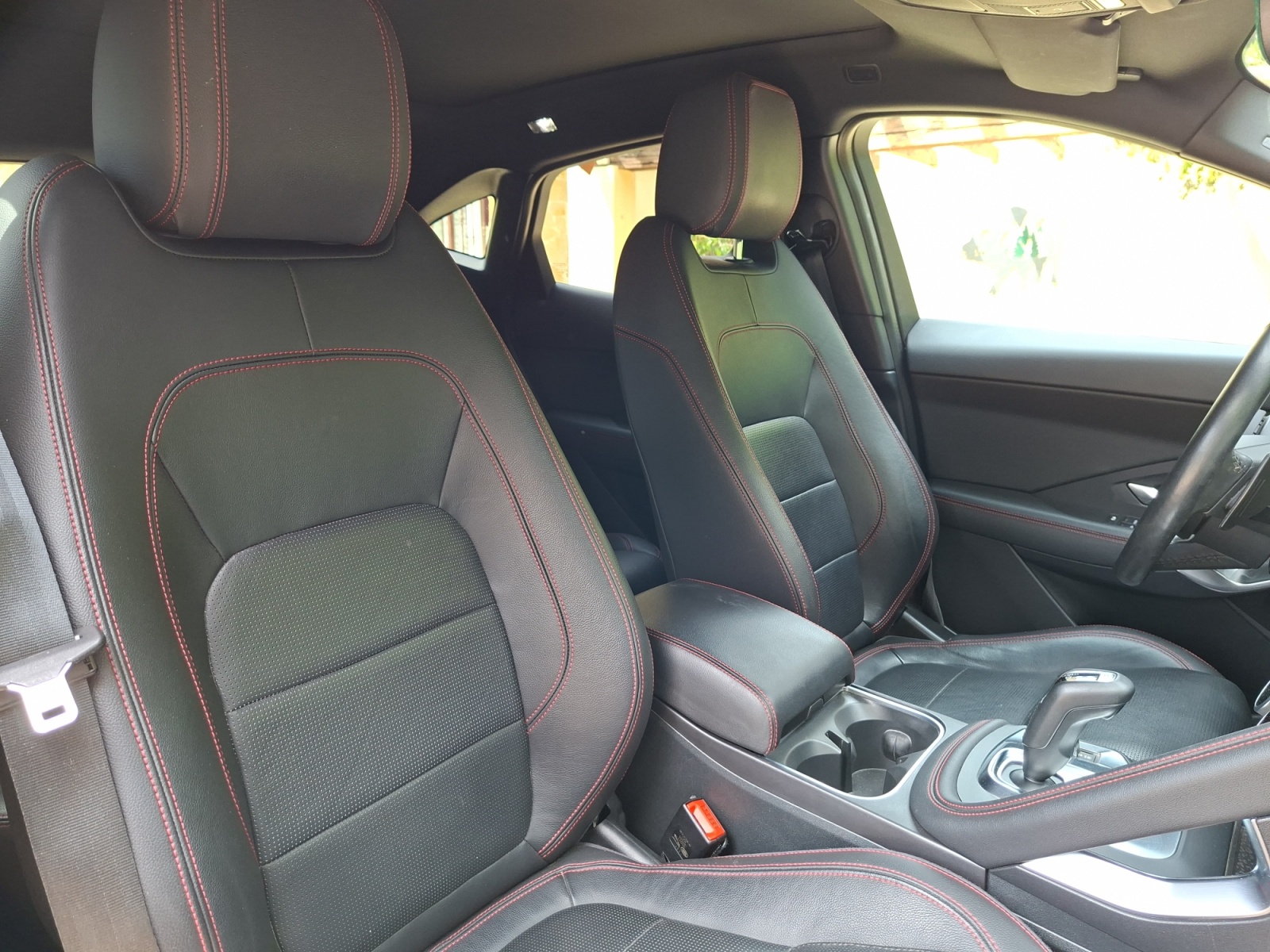 Jaguar E-Pace 36