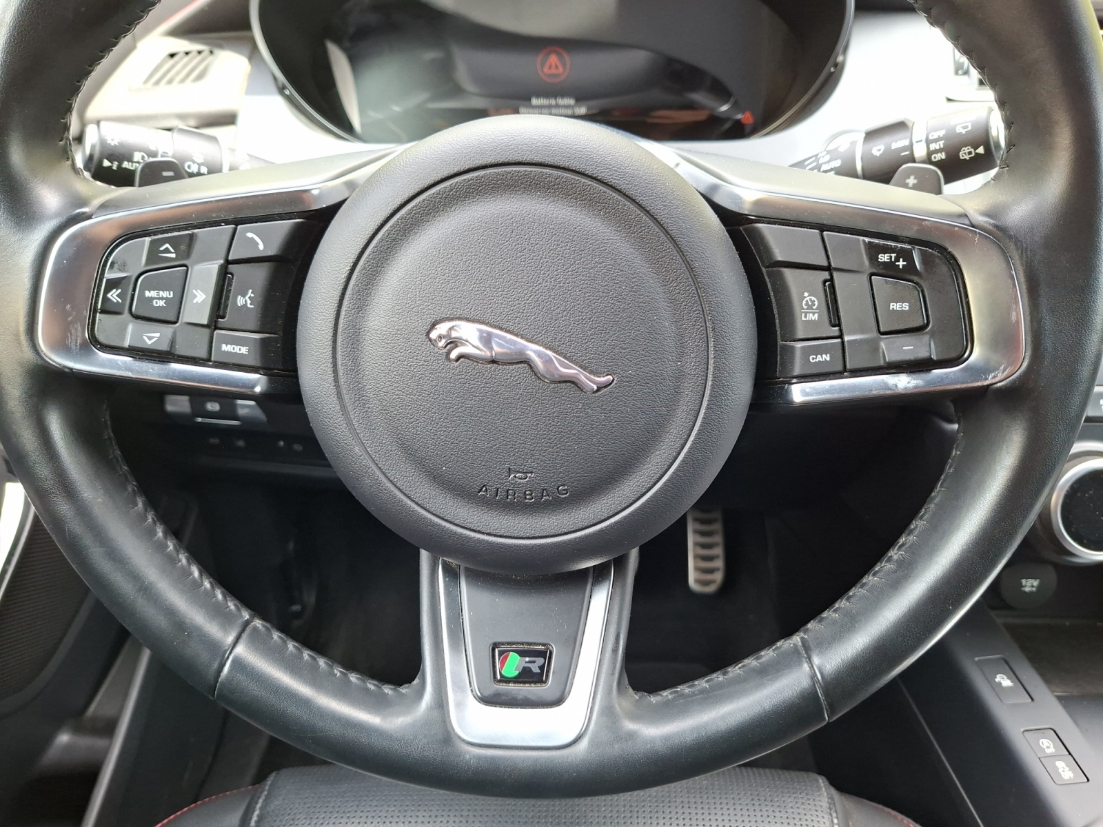Jaguar E-Pace 16