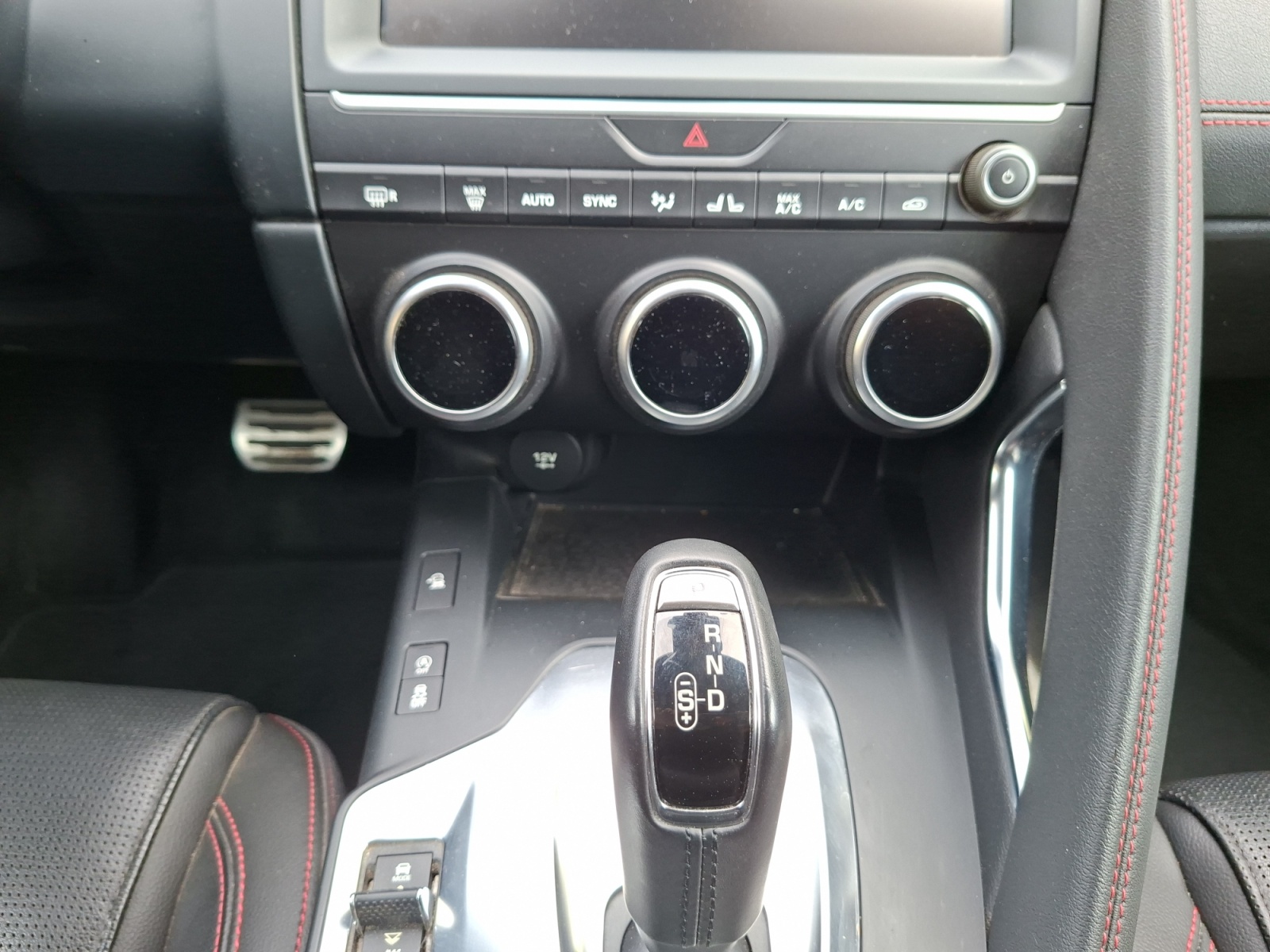 Jaguar E-Pace 21