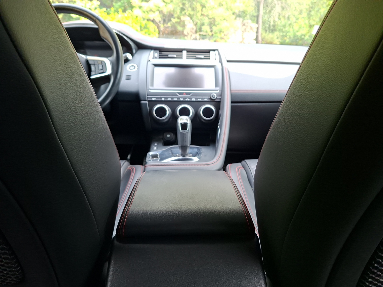 Jaguar E-Pace 25