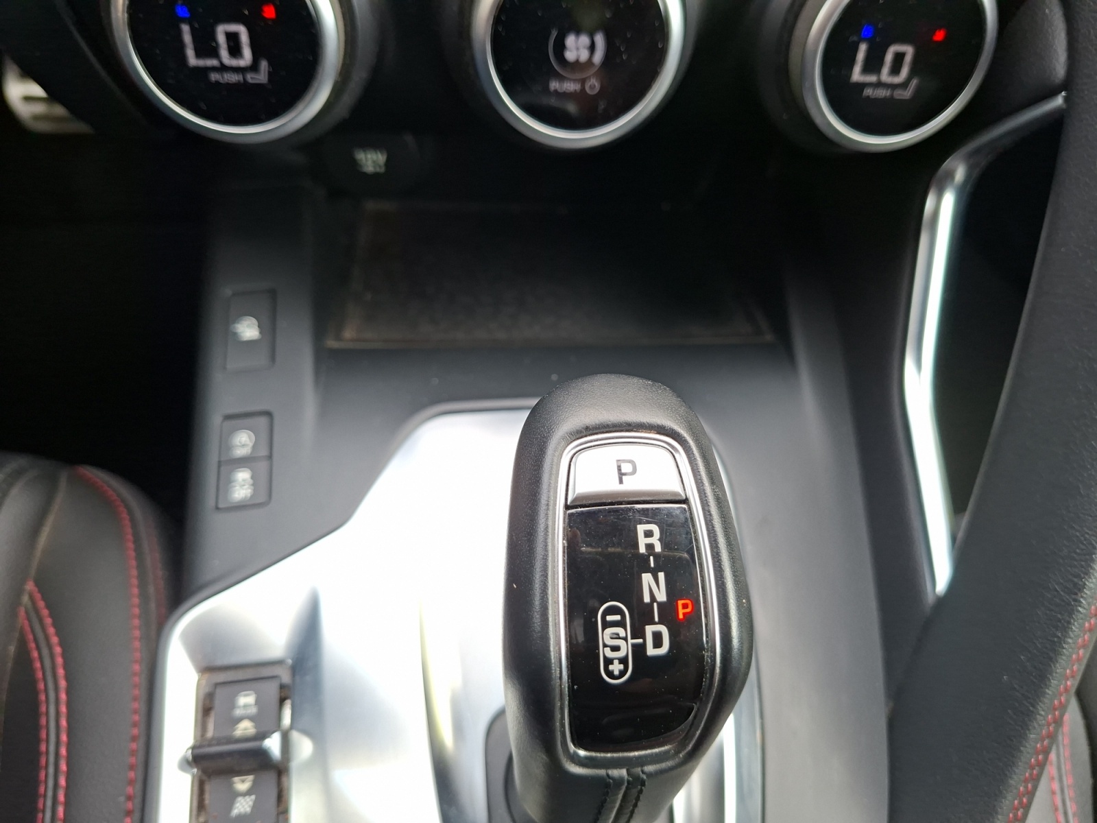 Jaguar E-Pace 22