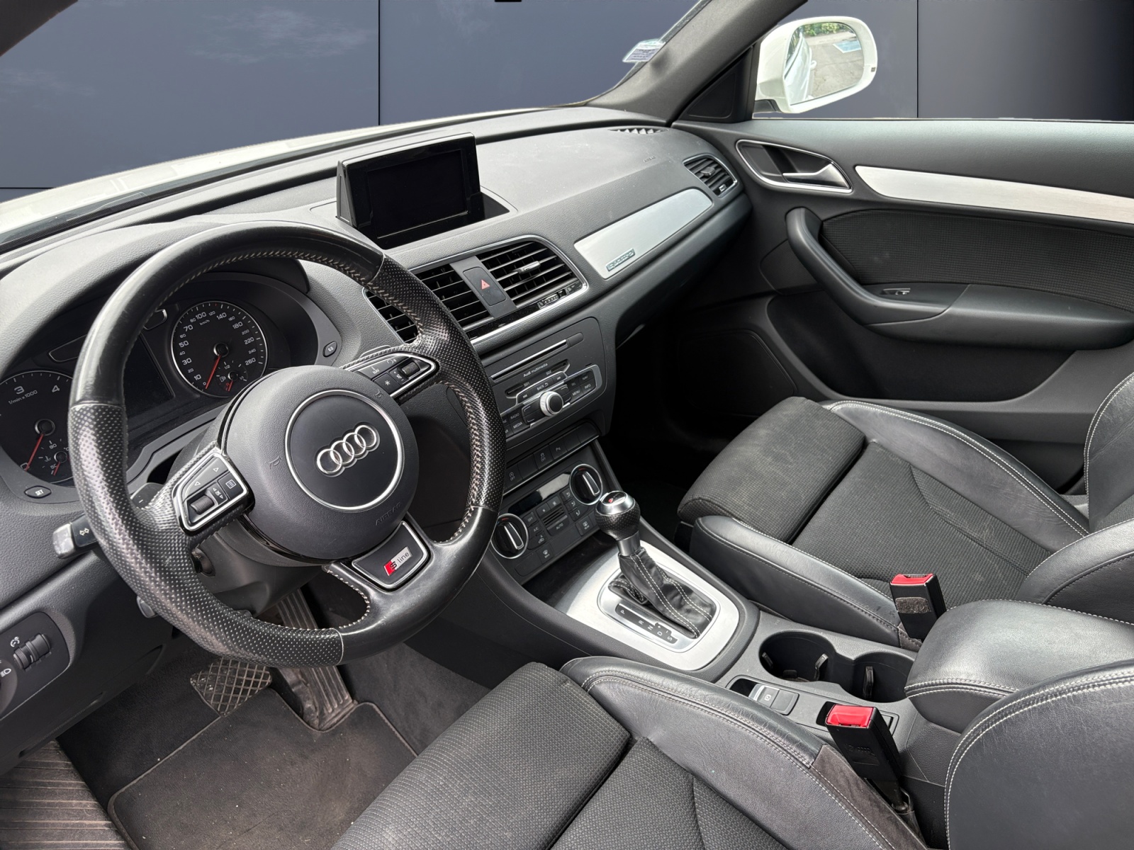 Audi Q3 8