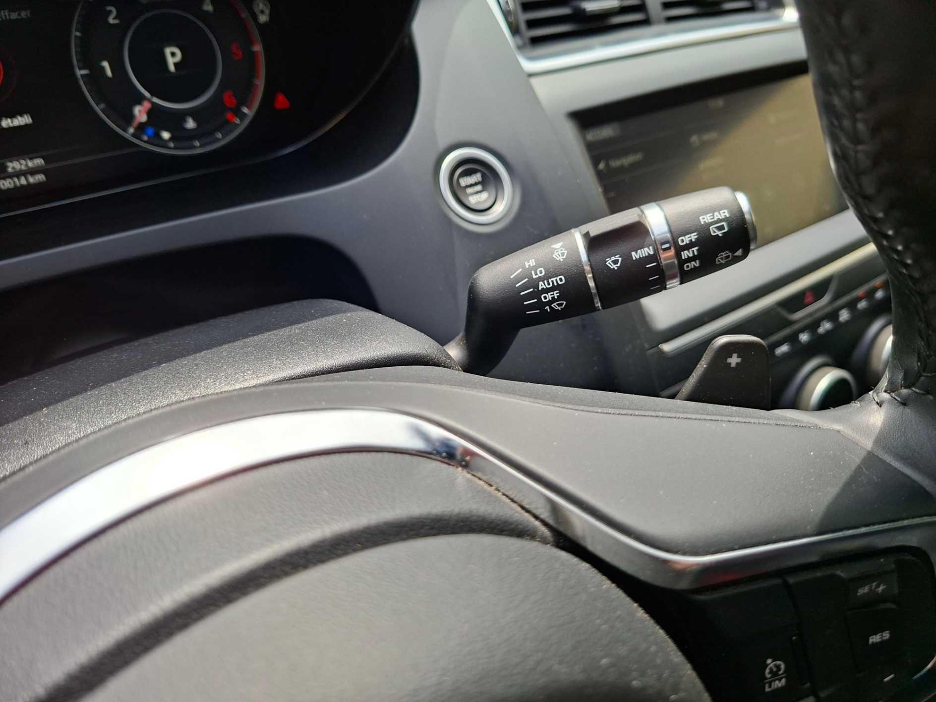 Jaguar E-Pace 17