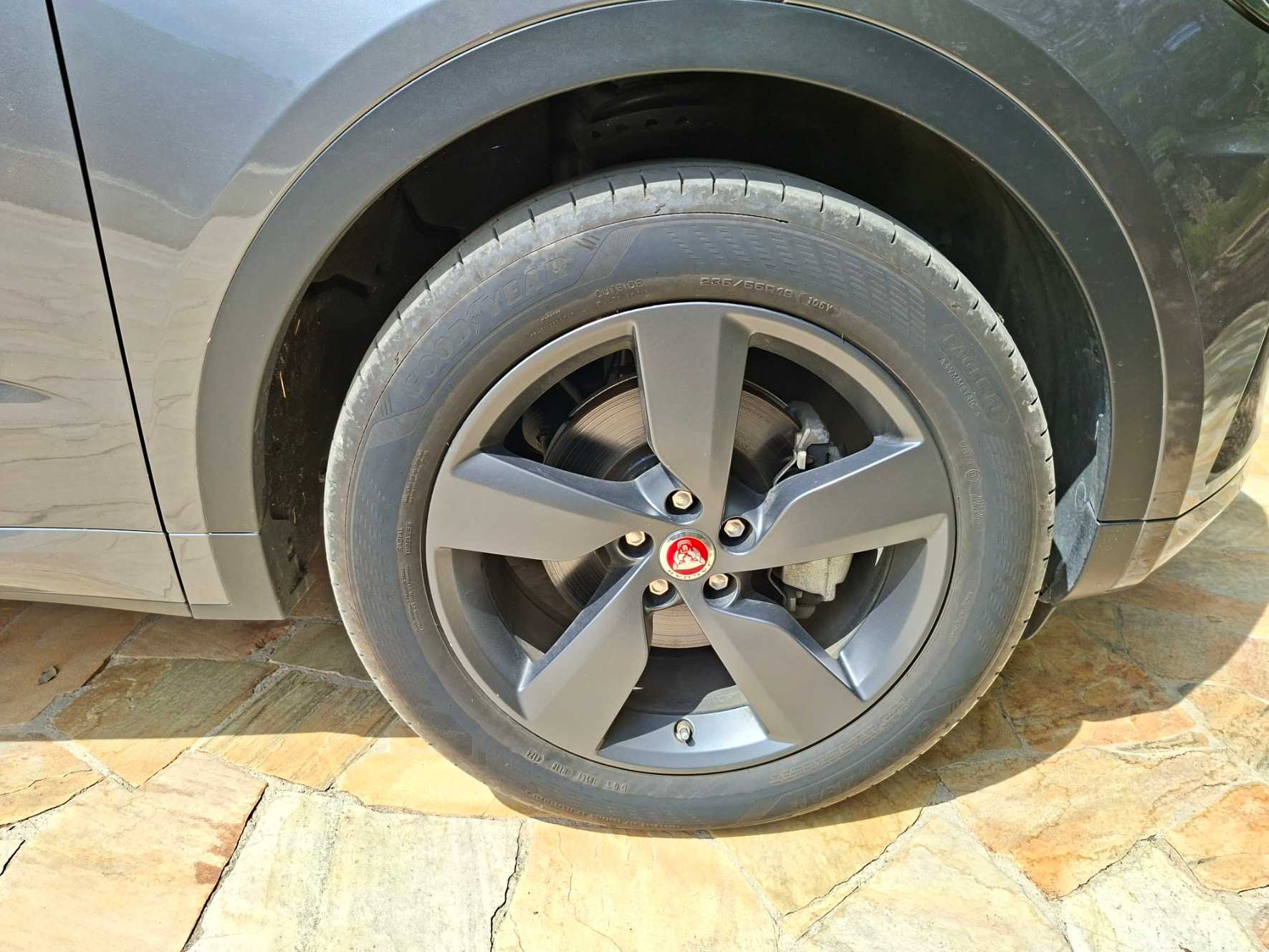 Jaguar E-Pace 40