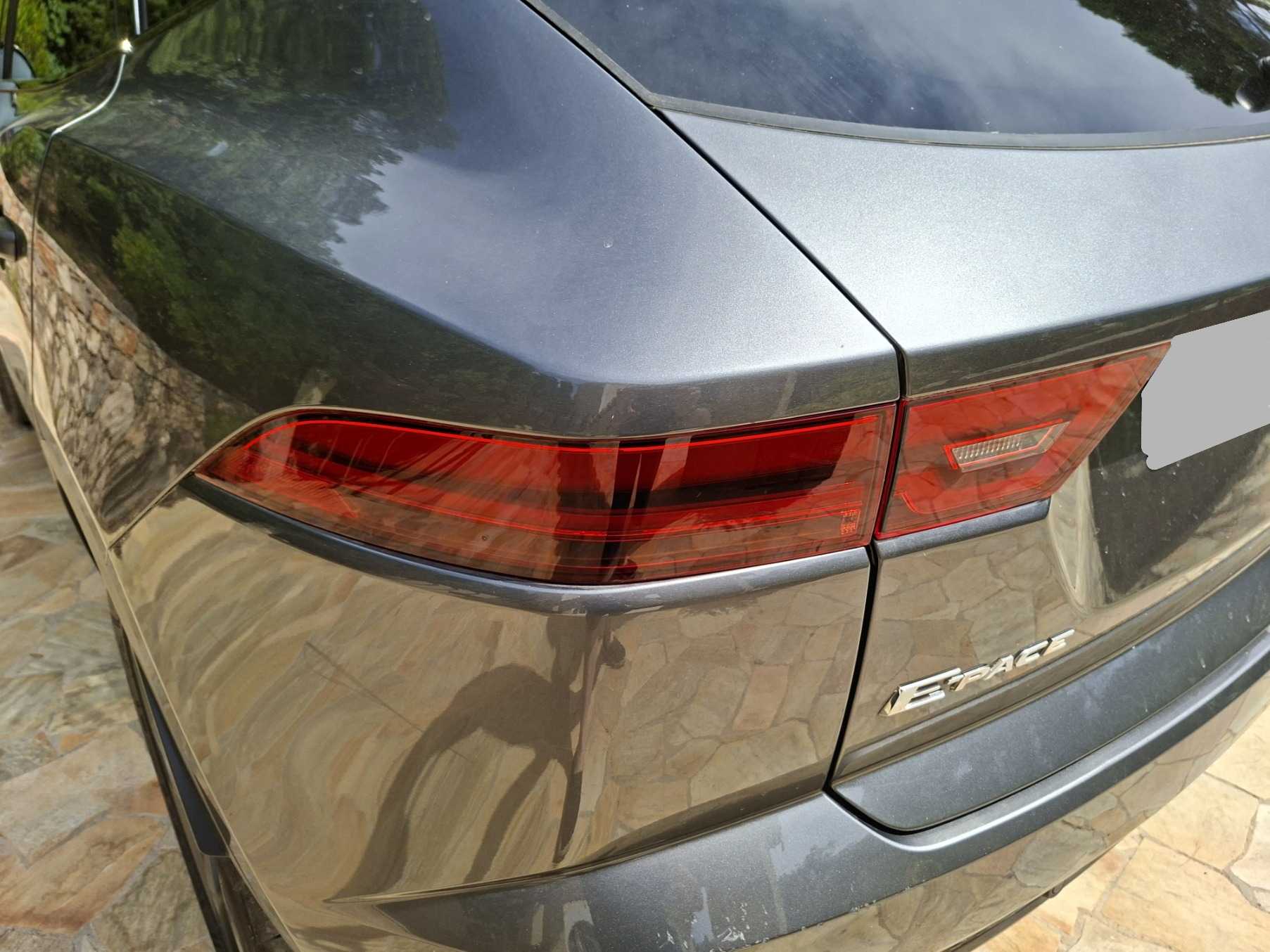 Jaguar E-Pace 46