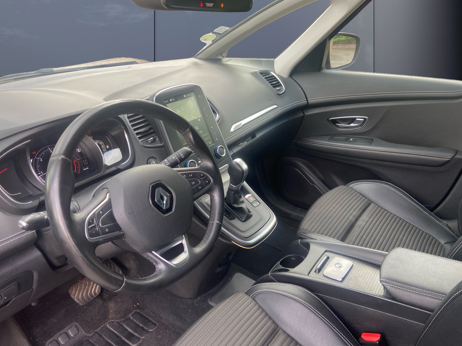 Renault Grand Scenic 8