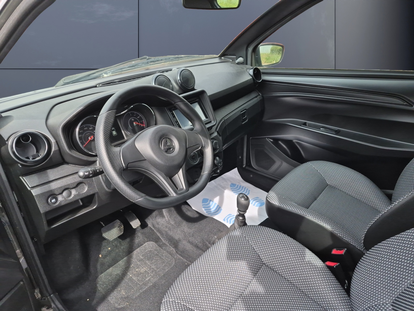 Aixam E-City 8
