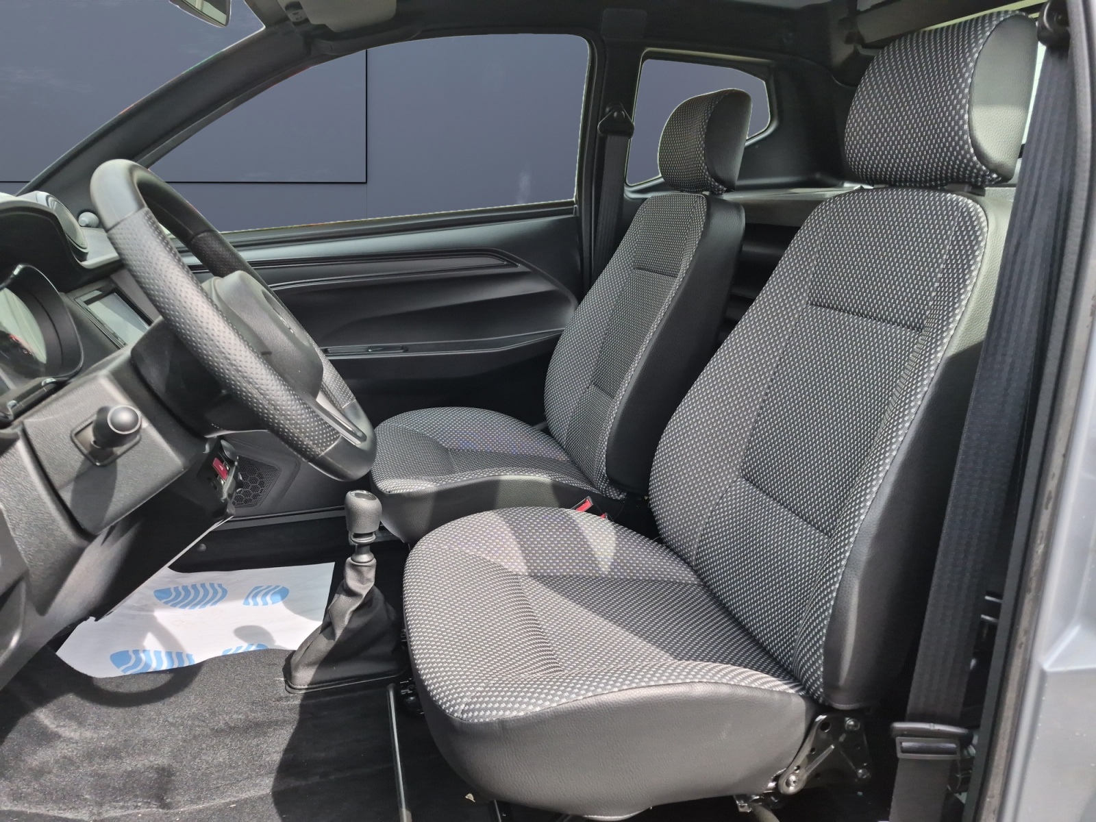 Aixam E-City 9