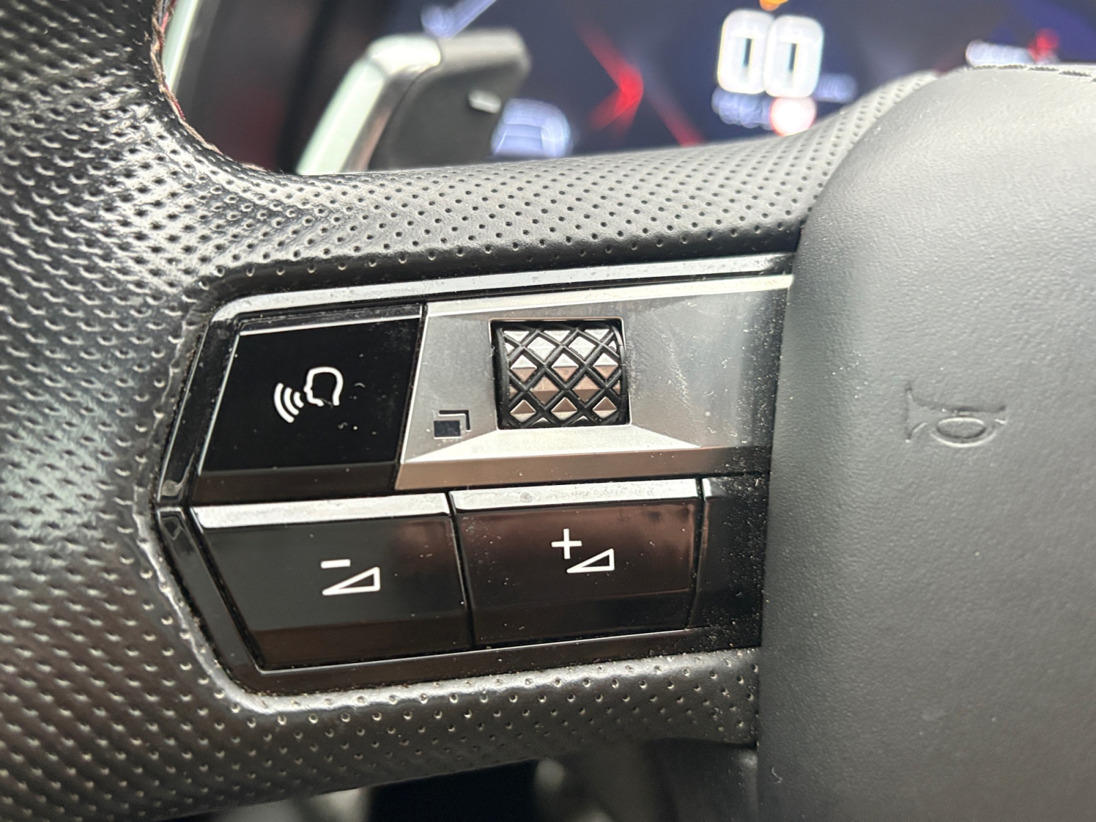 Ds Automobiles Ds 7 18