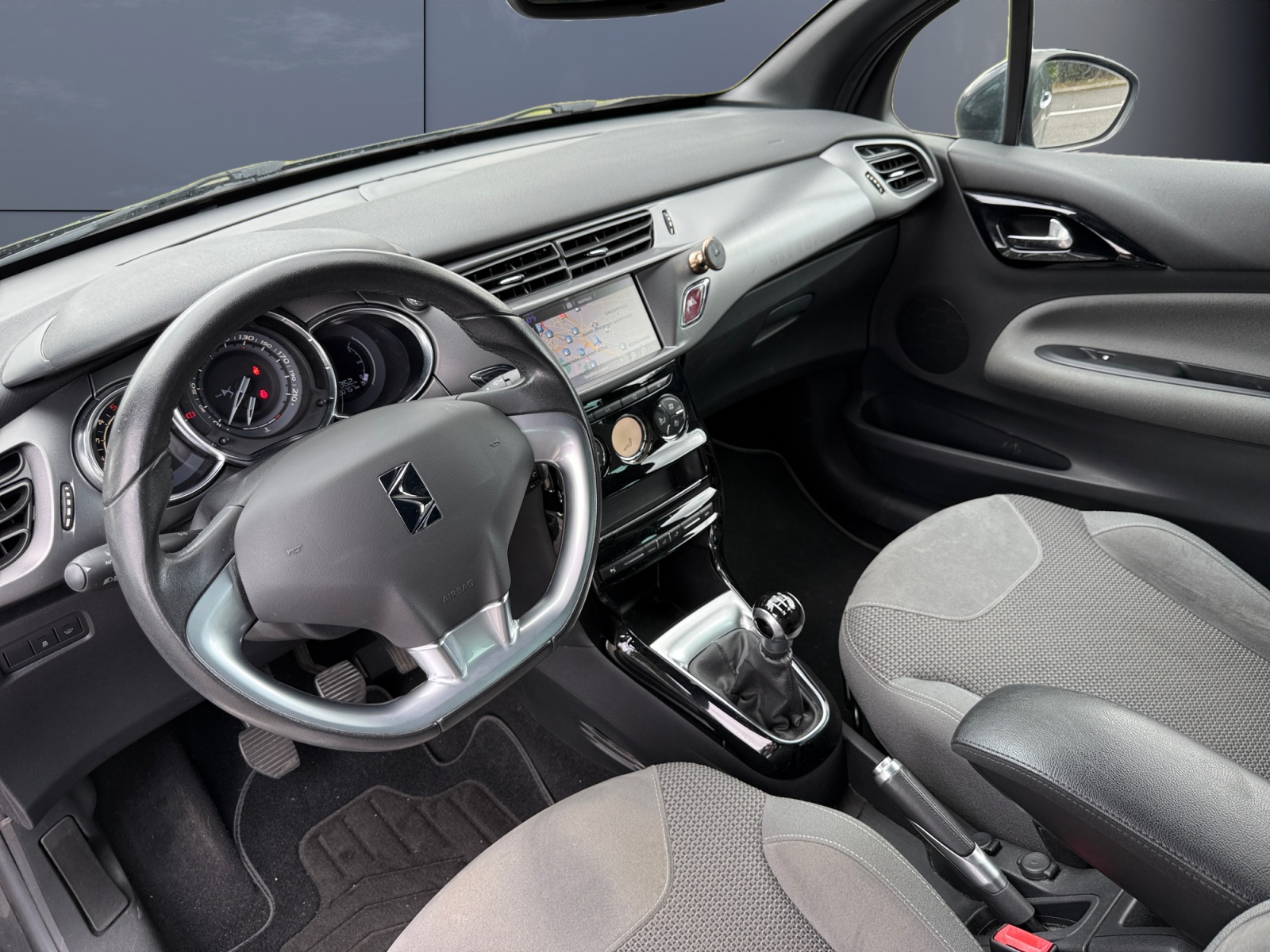 Ds Automobiles Ds3 8