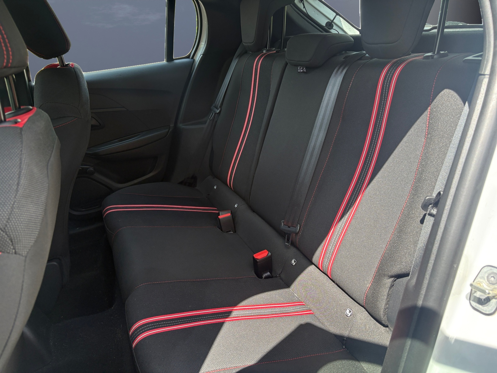 Peugeot 208 10