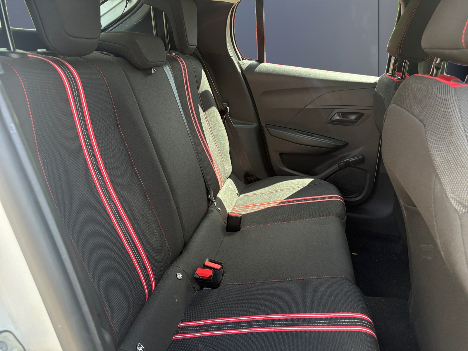 Peugeot 208 11
