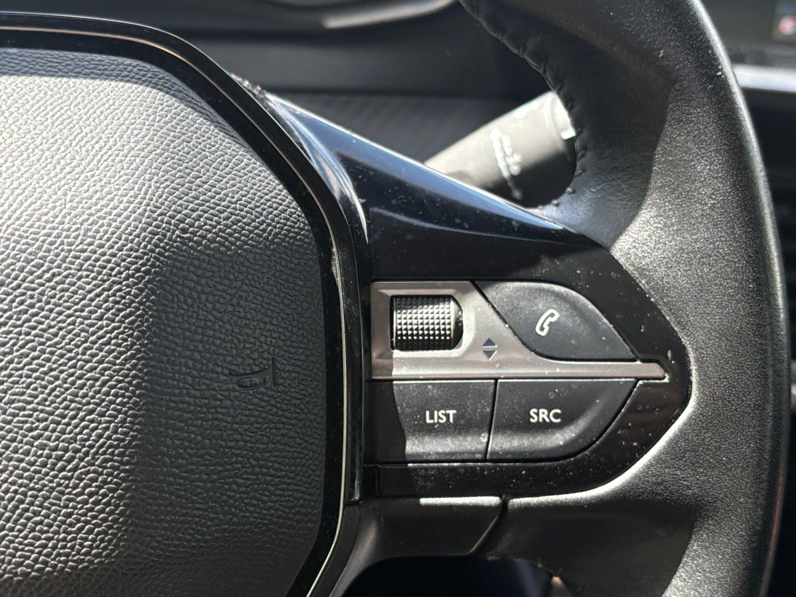Peugeot 208 19