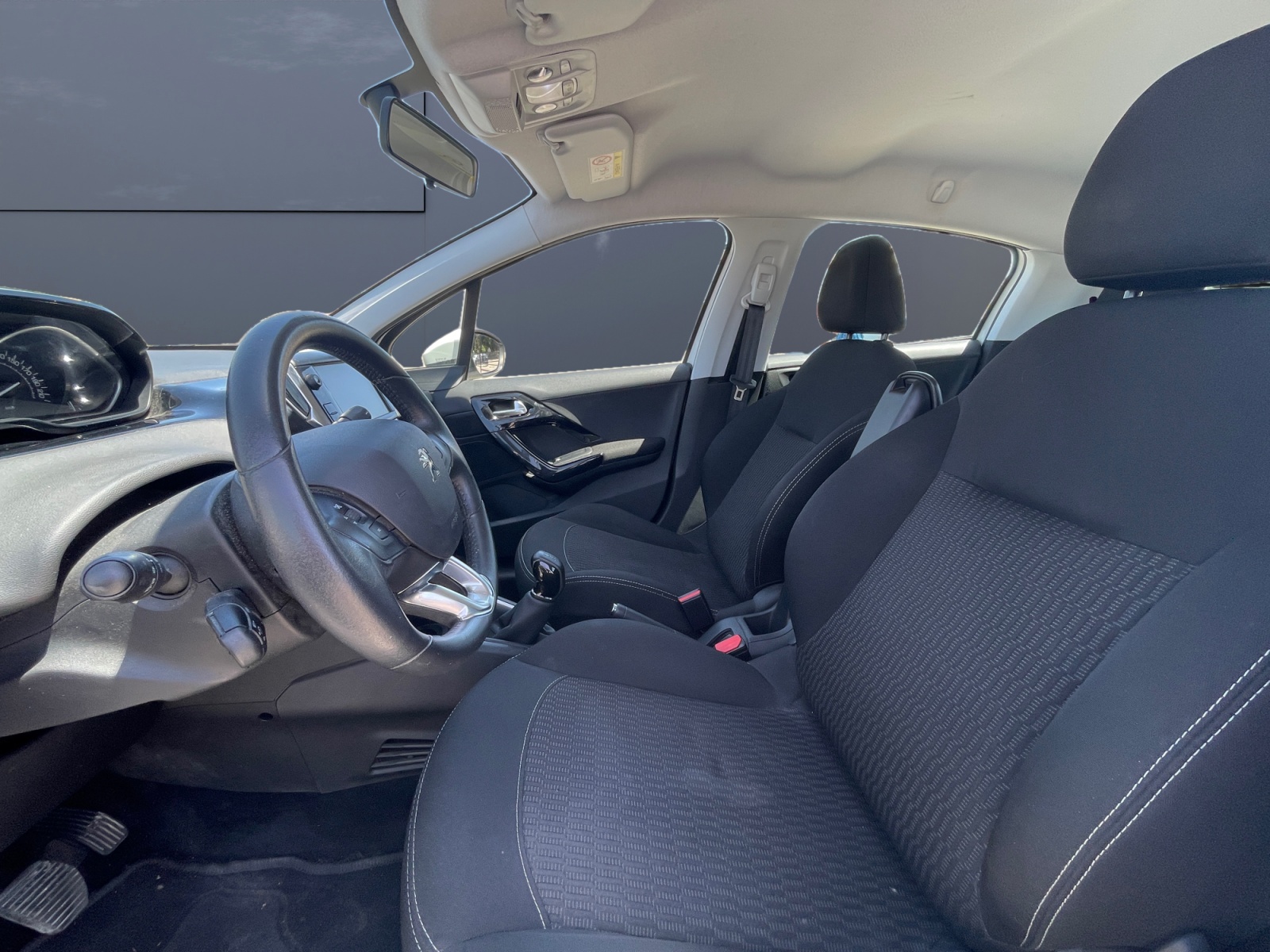 Peugeot 208 9