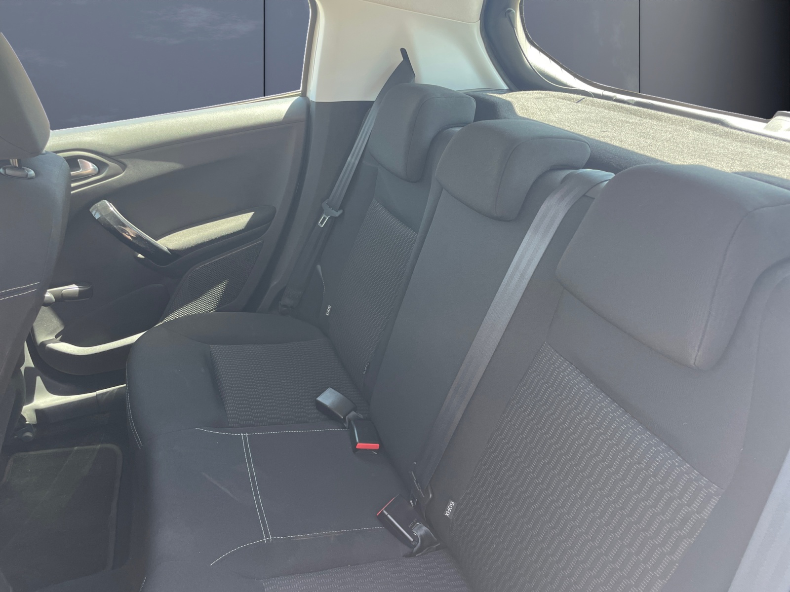 Peugeot 208 10