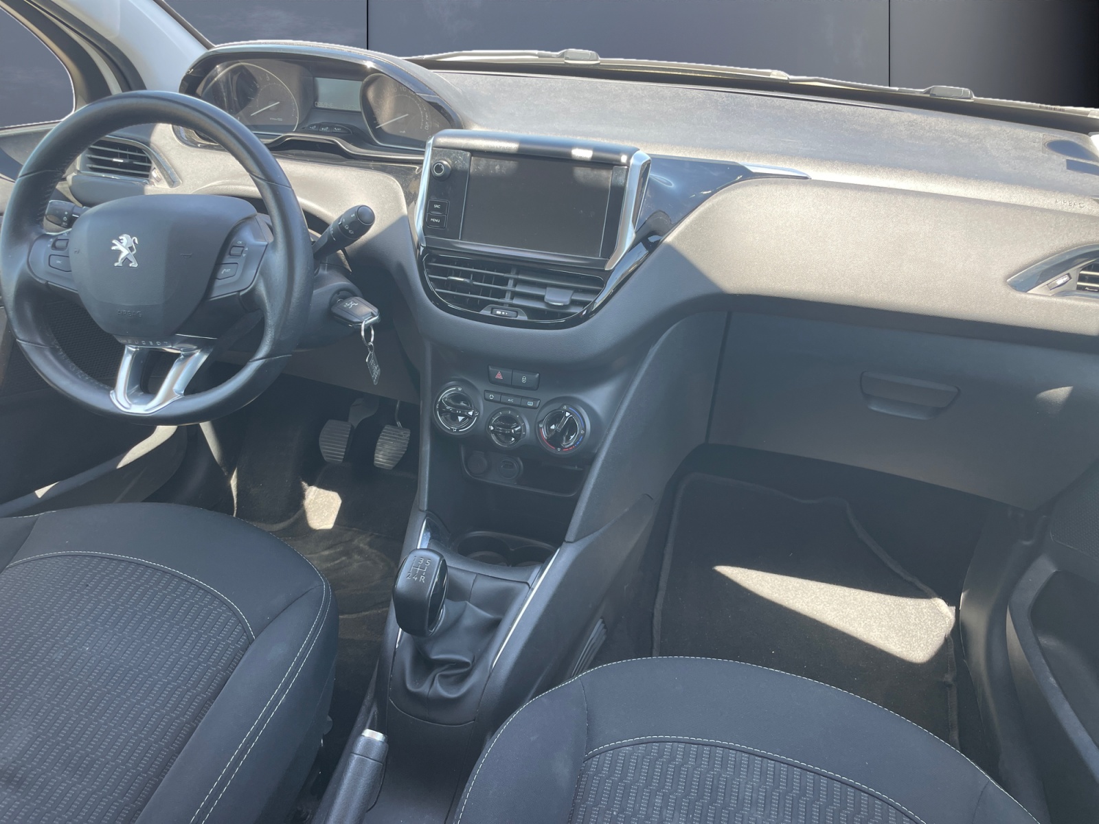 Peugeot 208 12