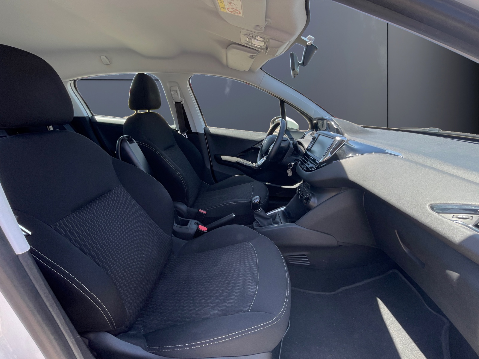 Peugeot 208 13