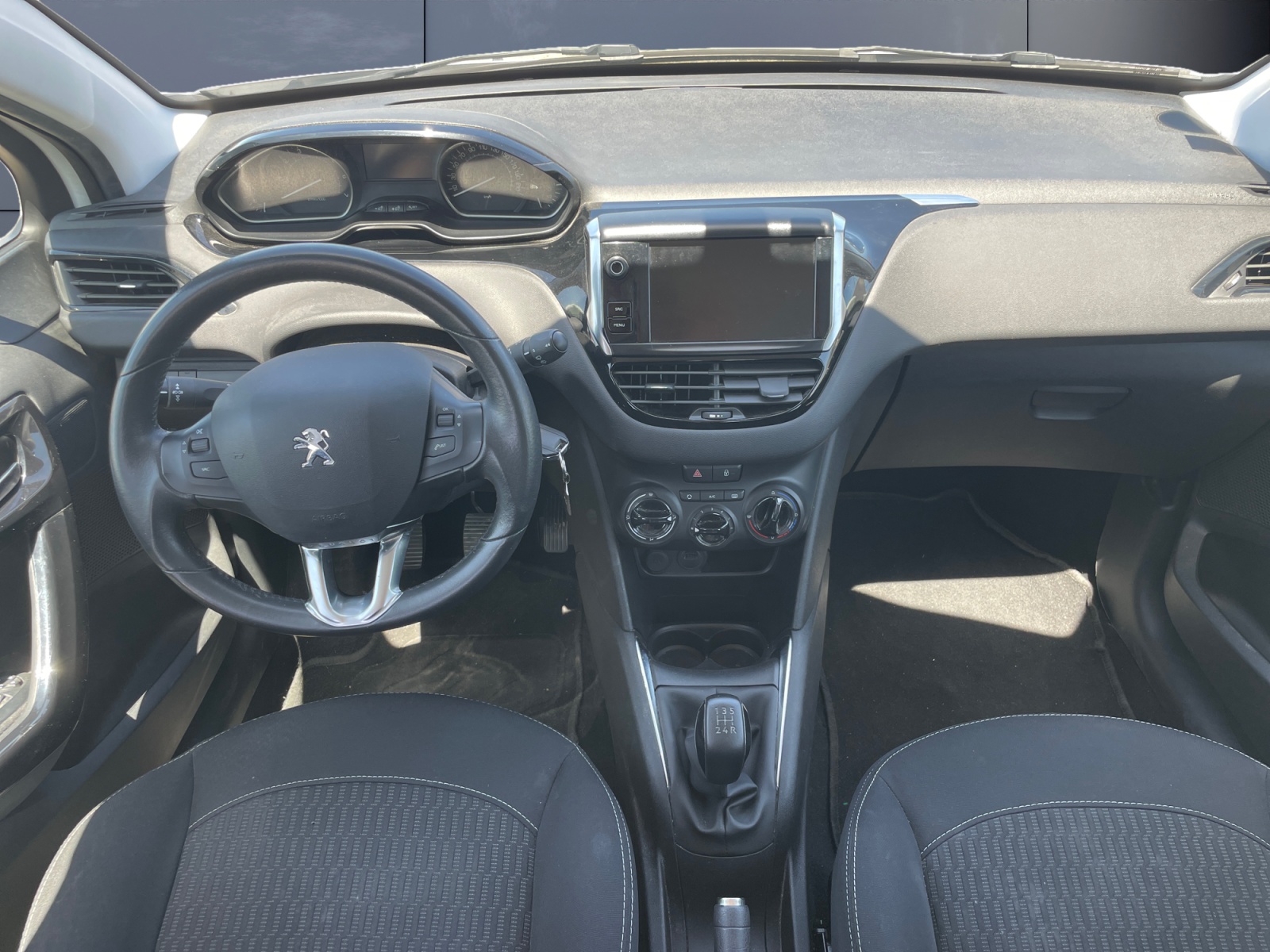 Peugeot 208 14