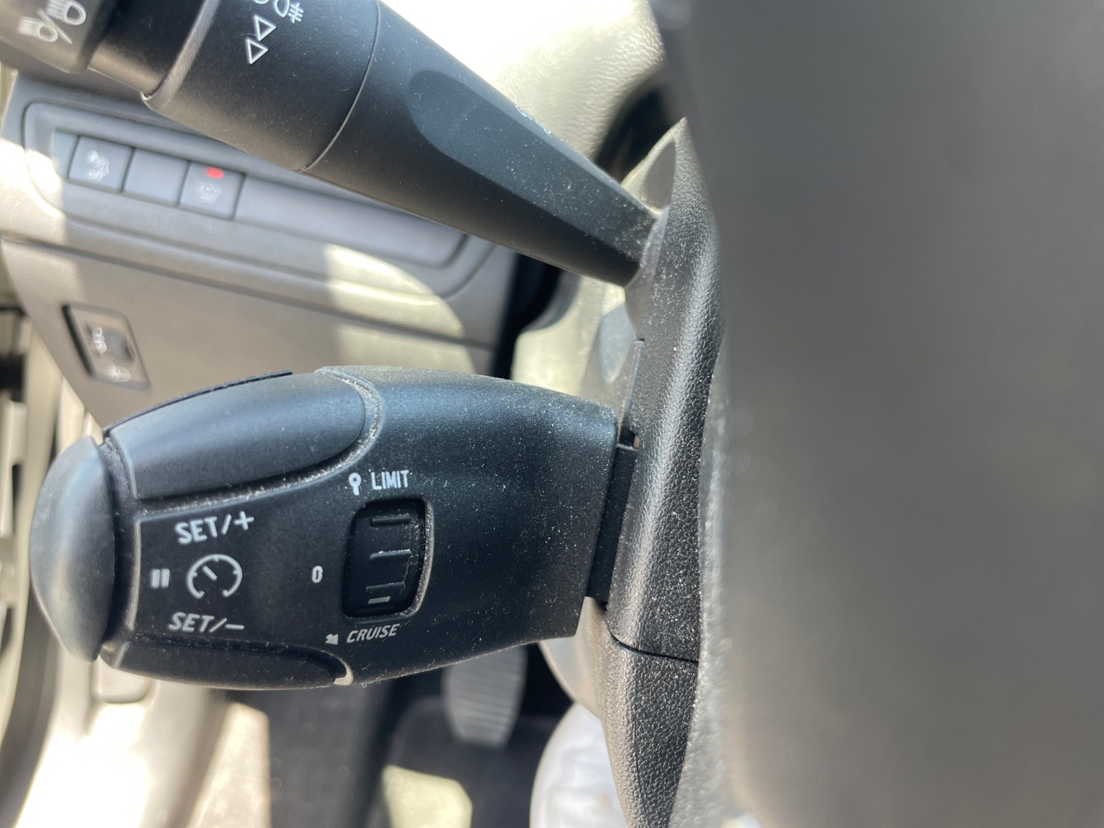 Peugeot 208 25